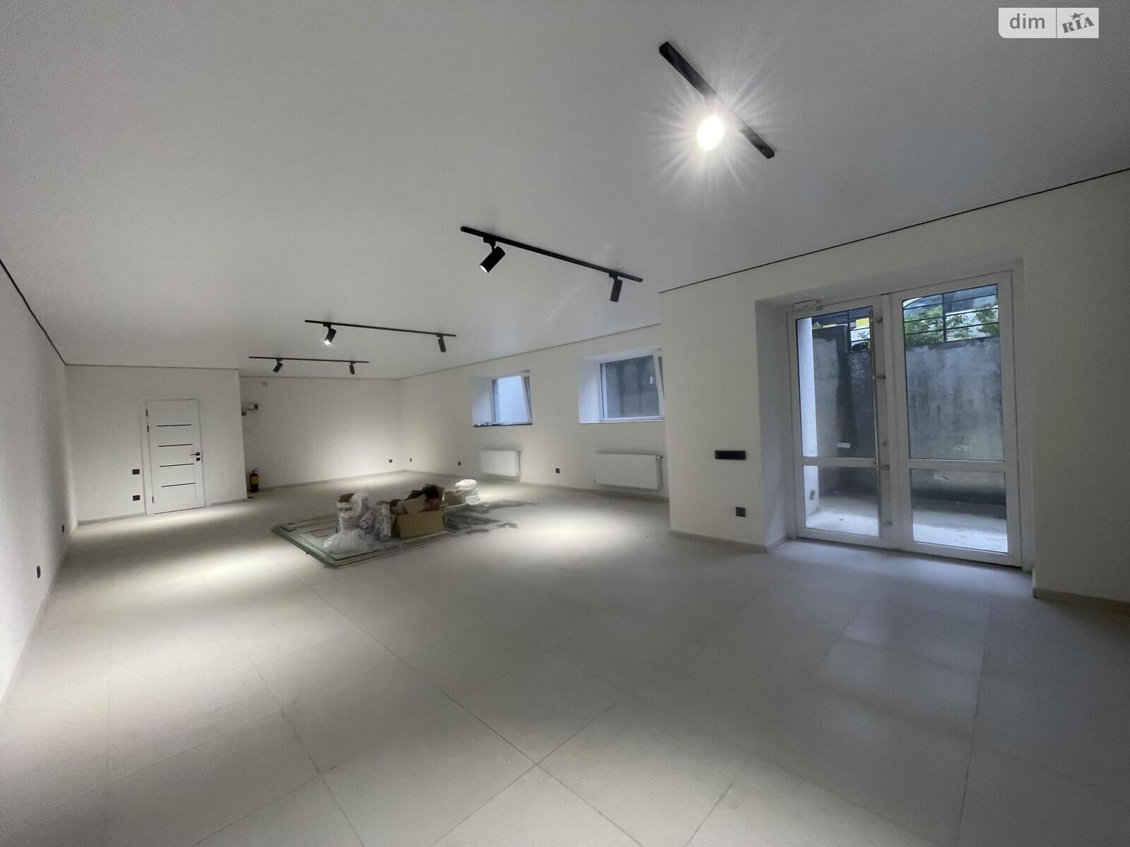 Коммерческое помещение в Тернополе, продажа по Энергетическая улица, район Старый парк, цена: 72 000 долларов за объект фото 1 Коммерческое помещение в Тернополе, продажа по Энергетическая улица, район Старый парк, цена: 72 000 долларов за объект фото 1