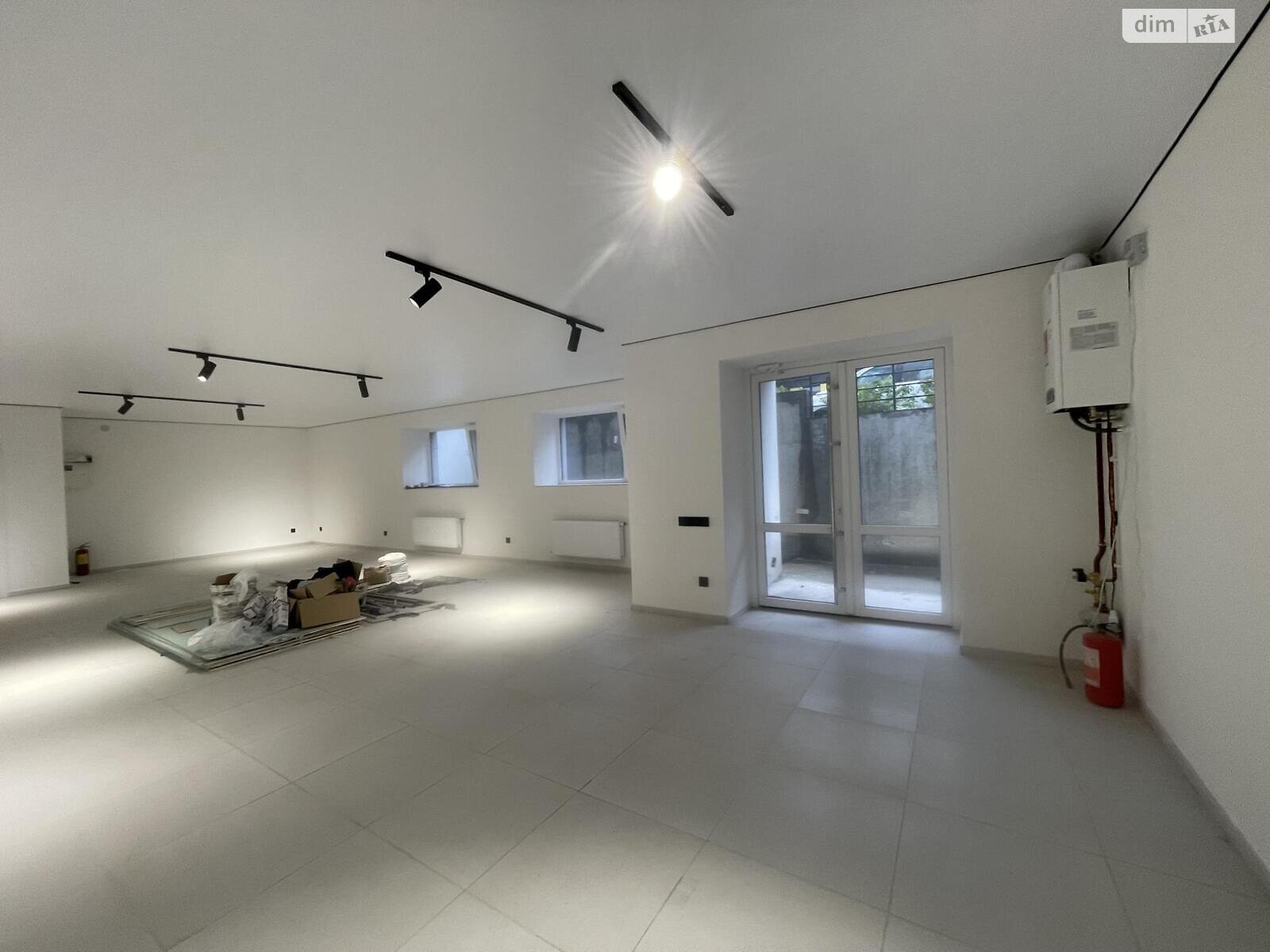 Коммерческое помещение в Тернополе, продажа по Энергетическая улица, район Старый парк, цена: 72 000 долларов за объект фото 1 Коммерческое помещение в Тернополе, продажа по Энергетическая улица, район Старый парк, цена: 72 000 долларов за объект фото 1