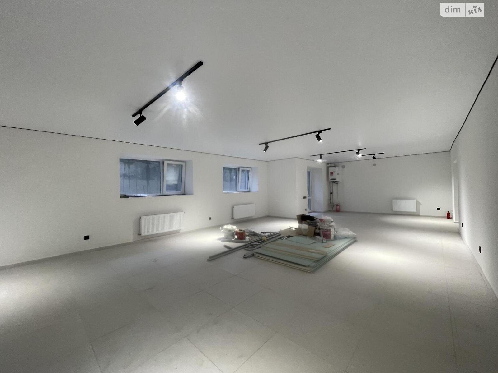 Коммерческое помещение в Тернополе, продажа по Энергетическая улица, район Старый парк, цена: 72 000 долларов за объект фото 1 Коммерческое помещение в Тернополе, продажа по Энергетическая улица, район Старый парк, цена: 72 000 долларов за объект фото 1