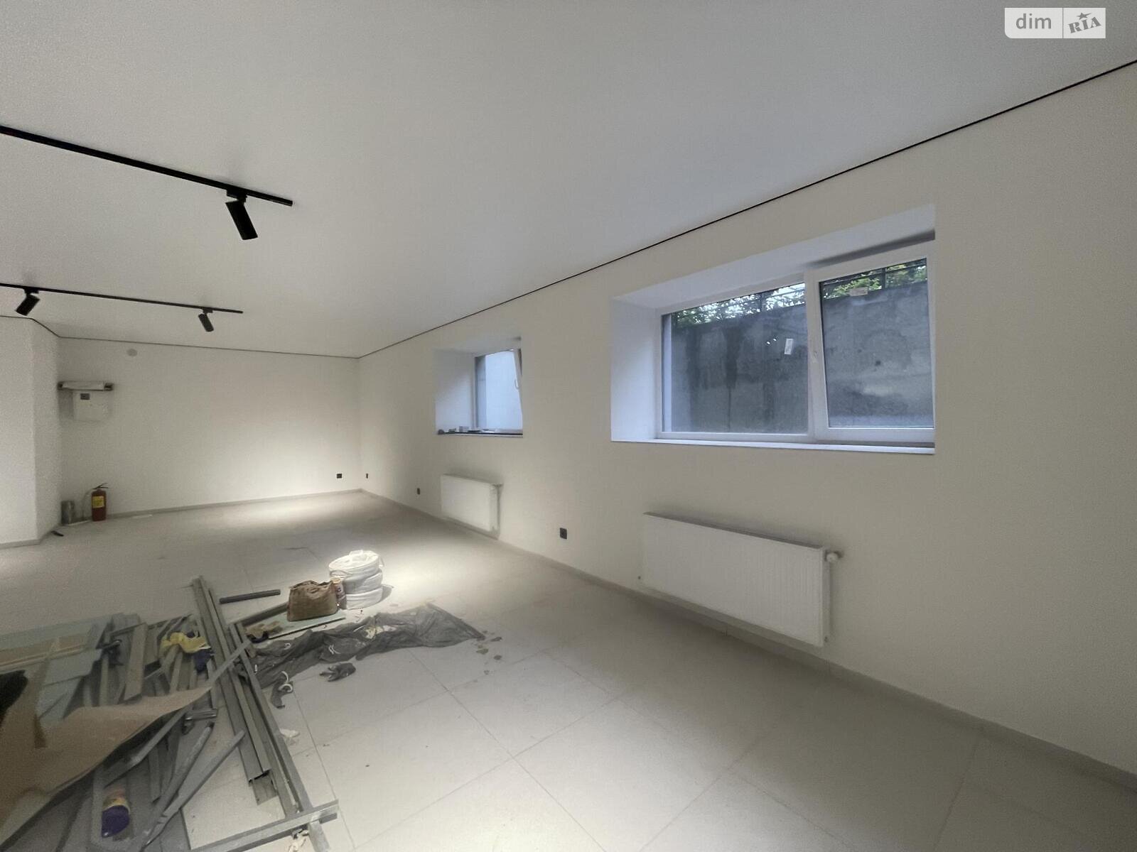 Коммерческое помещение в Тернополе, продажа по Энергетическая улица, район Старый парк, цена: 72 000 долларов за объект фото 1 Коммерческое помещение в Тернополе, продажа по Энергетическая улица, район Старый парк, цена: 72 000 долларов за объект фото 1