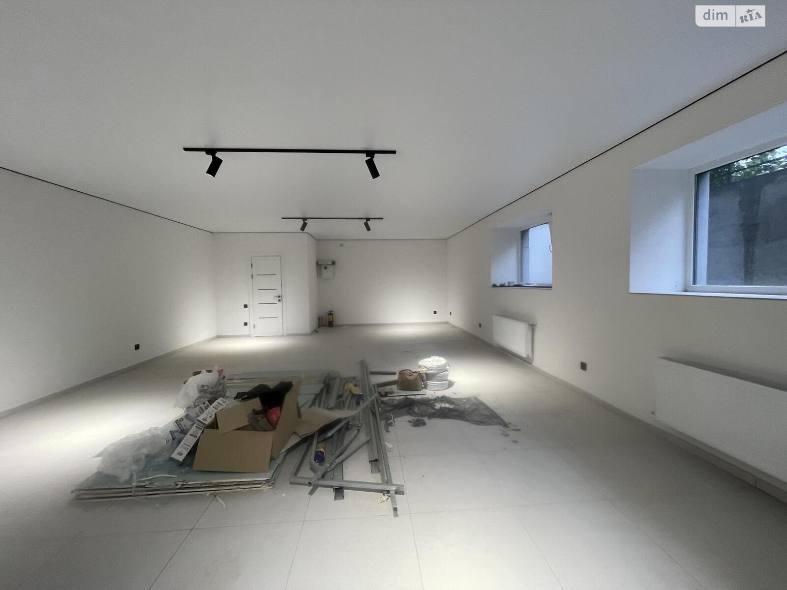 Коммерческое помещение в Тернополе, продажа по Энергетическая улица, район Старый парк, цена: 72 000 долларов за объект фото 1 Коммерческое помещение в Тернополе, продажа по Энергетическая улица, район Старый парк, цена: 72 000 долларов за объект фото 1