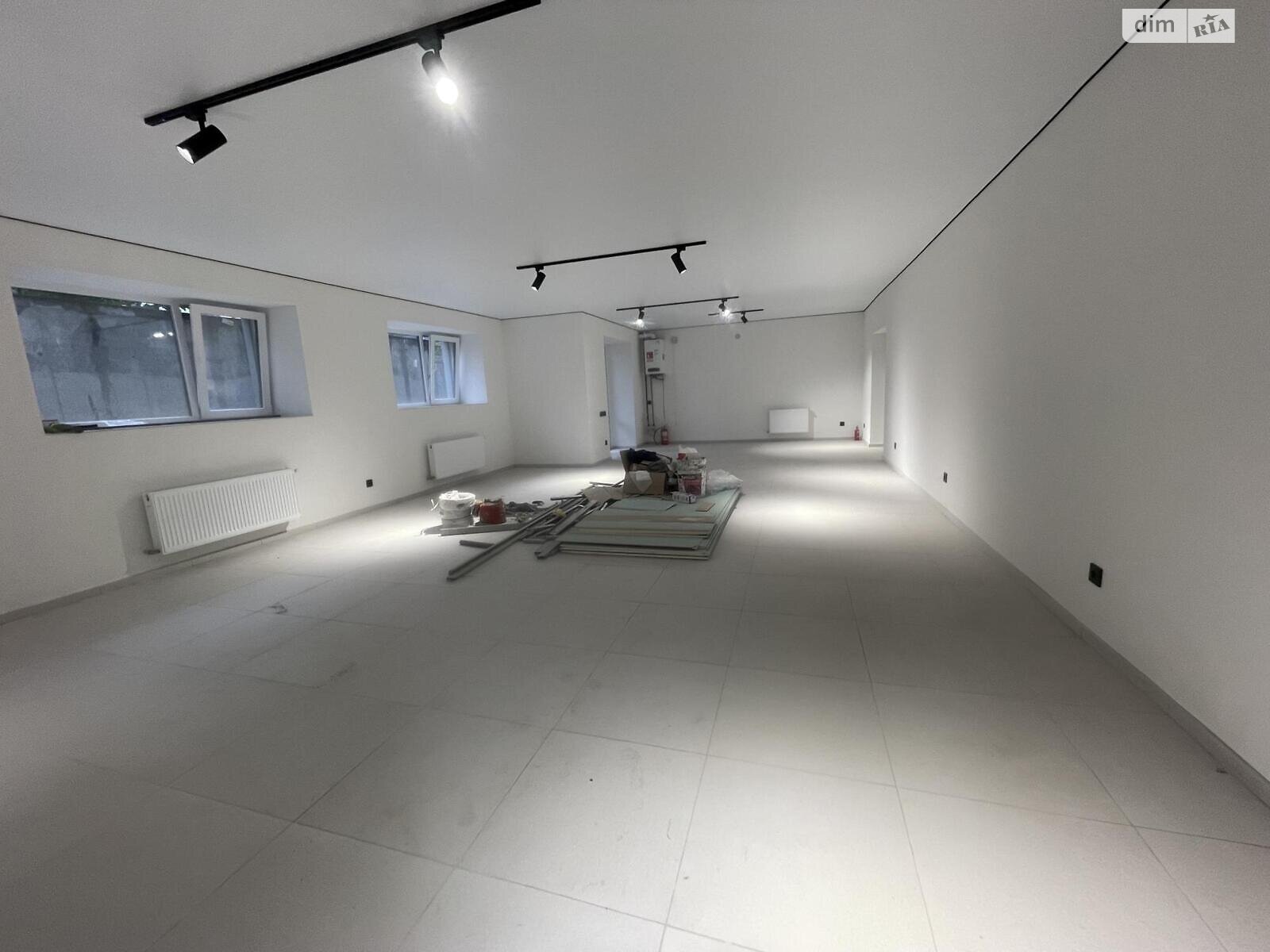 Коммерческое помещение в Тернополе, продажа по Энергетическая улица, район Старый парк, цена: 72 000 долларов за объект фото 1 Коммерческое помещение в Тернополе, продажа по Энергетическая улица, район Старый парк, цена: 72 000 долларов за объект фото 1