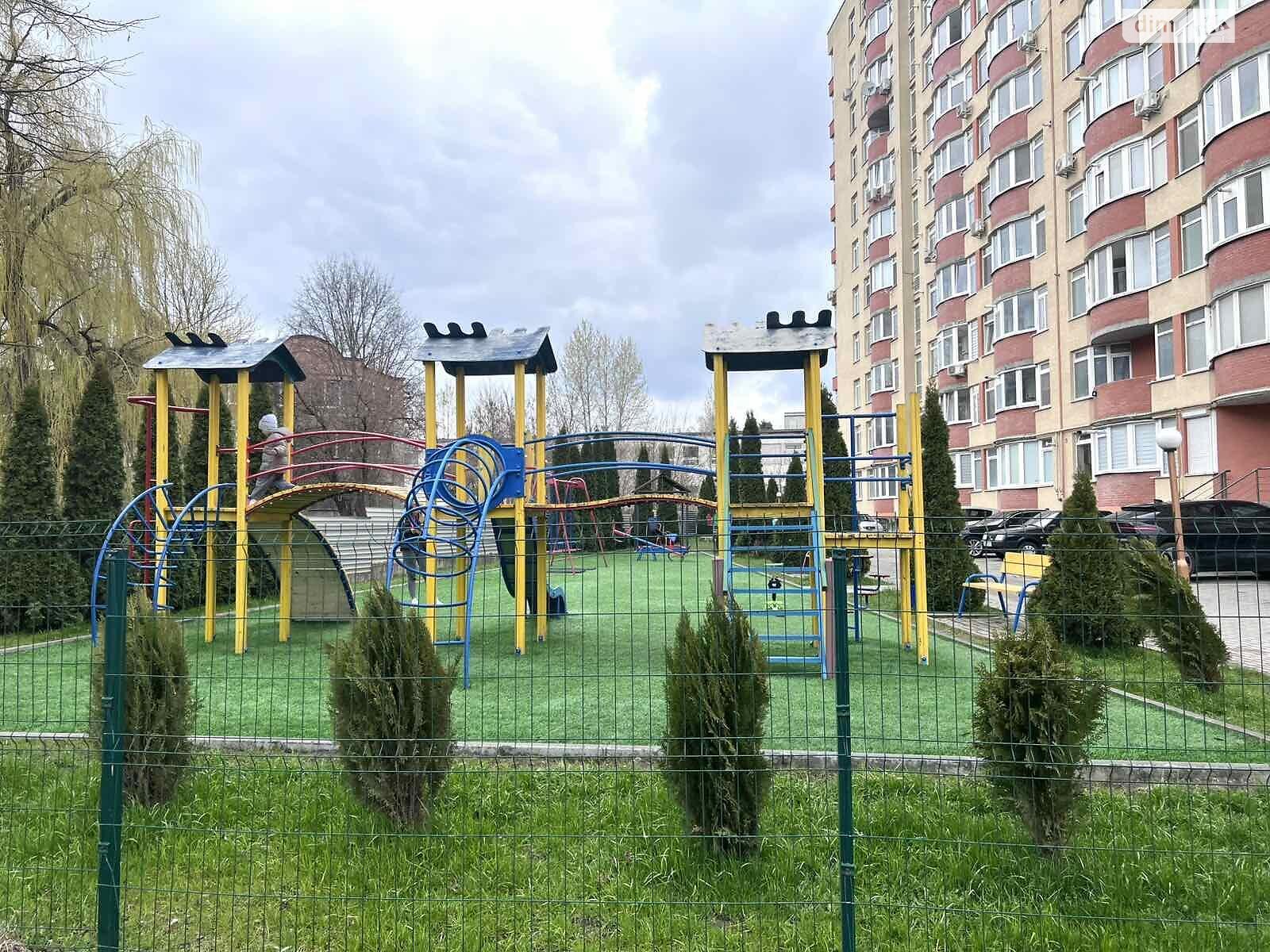 Коммерческое помещение в Тернополе, продажа по Злуки проспект, район Старый парк, цена: 53 000 долларов за объект фото 1 Коммерческое помещение в Тернополе, продажа по Злуки проспект, район Старый парк, цена: 53 000 долларов за объект фото 1