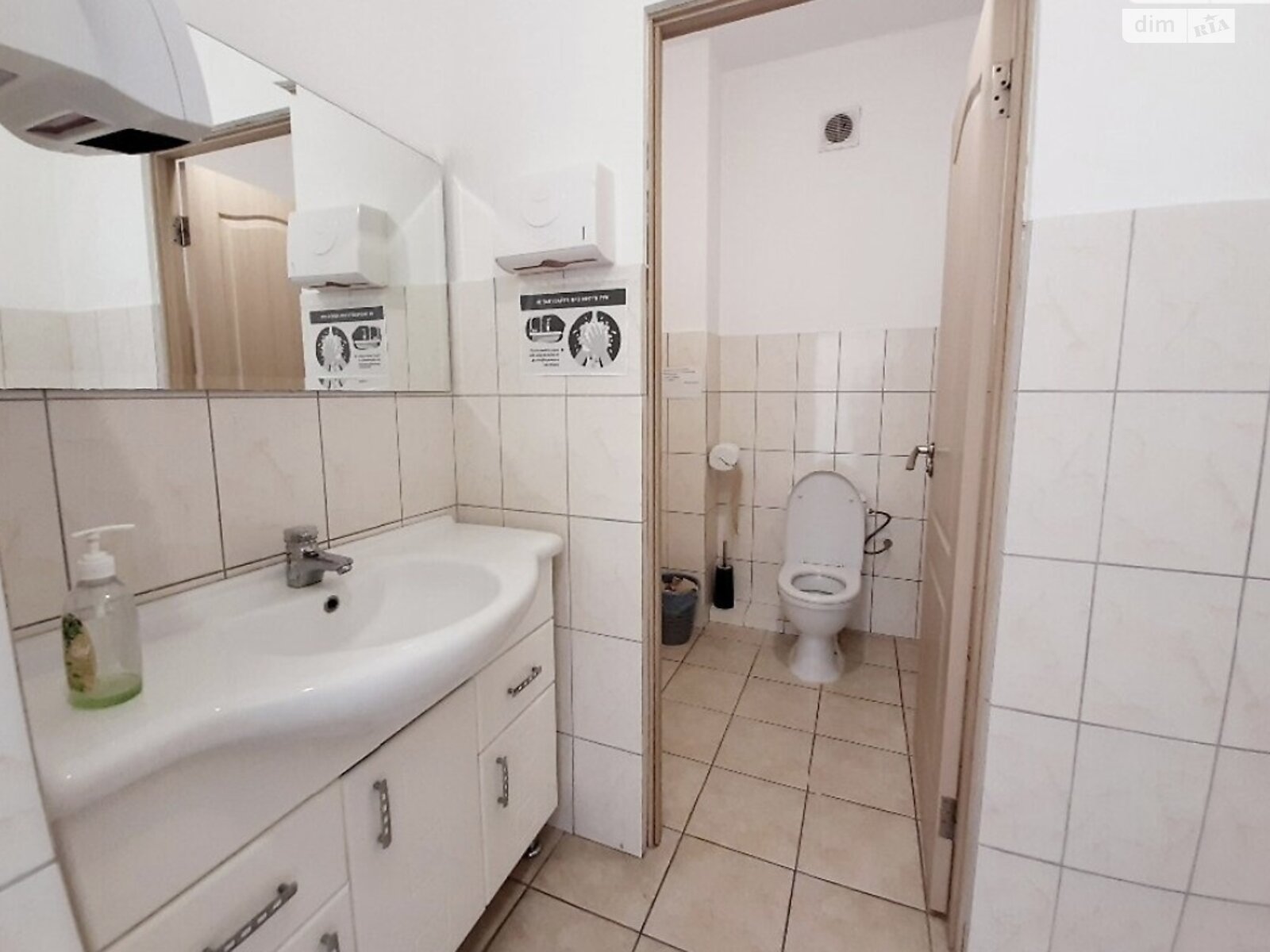 Комерційне приміщення в Тернополі, продаж по вул. Торговиця 15В, район Центр, ціна: 75 900 доларів за об’єкт фото 1 Комерційне приміщення в Тернополі, продаж по вул. Торговиця 15В, район Центр, ціна: 75 900 доларів за об’єкт фото 1