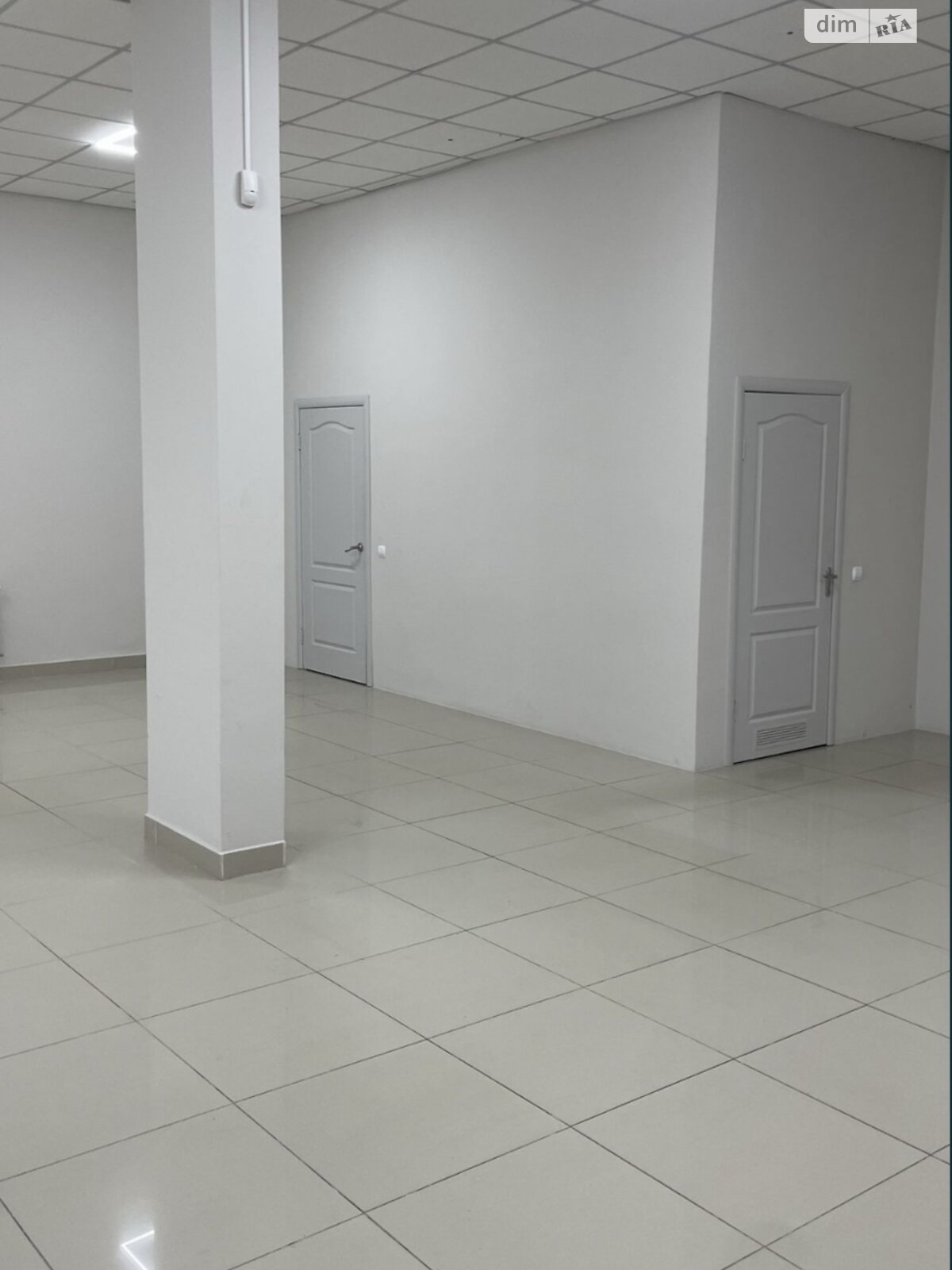 Коммерческое помещение в Ужгороде, продажа по Закарпатская улица, район БАМ, цена: 375 000 долларов за объект фото 1 Коммерческое помещение в Ужгороде, продажа по Закарпатская улица, район БАМ, цена: 375 000 долларов за объект фото 1