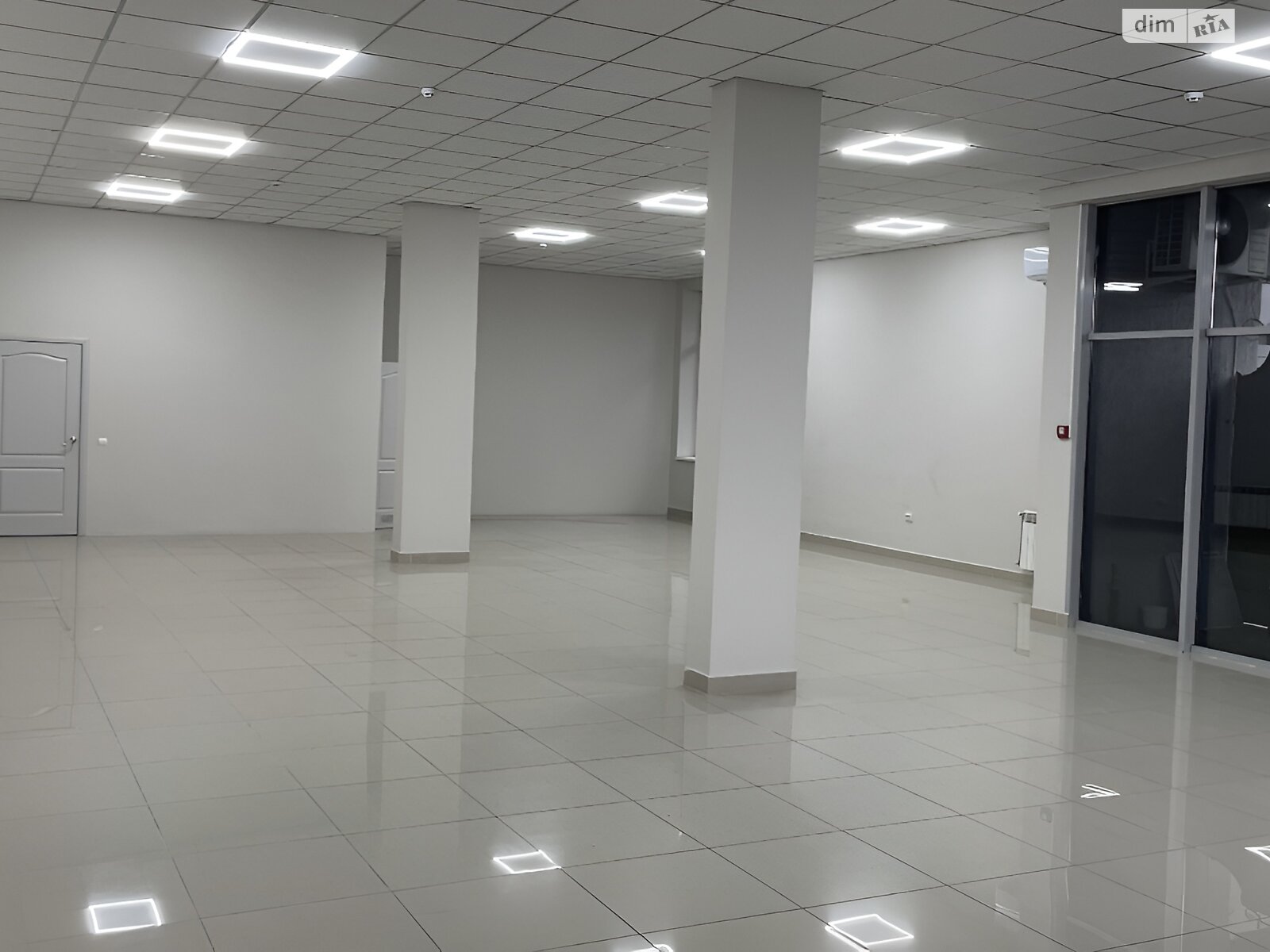 Коммерческое помещение в Ужгороде, продажа по Закарпатская улица, район БАМ, цена: 375 000 долларов за объект фото 1 Коммерческое помещение в Ужгороде, продажа по Закарпатская улица, район БАМ, цена: 375 000 долларов за объект фото 1