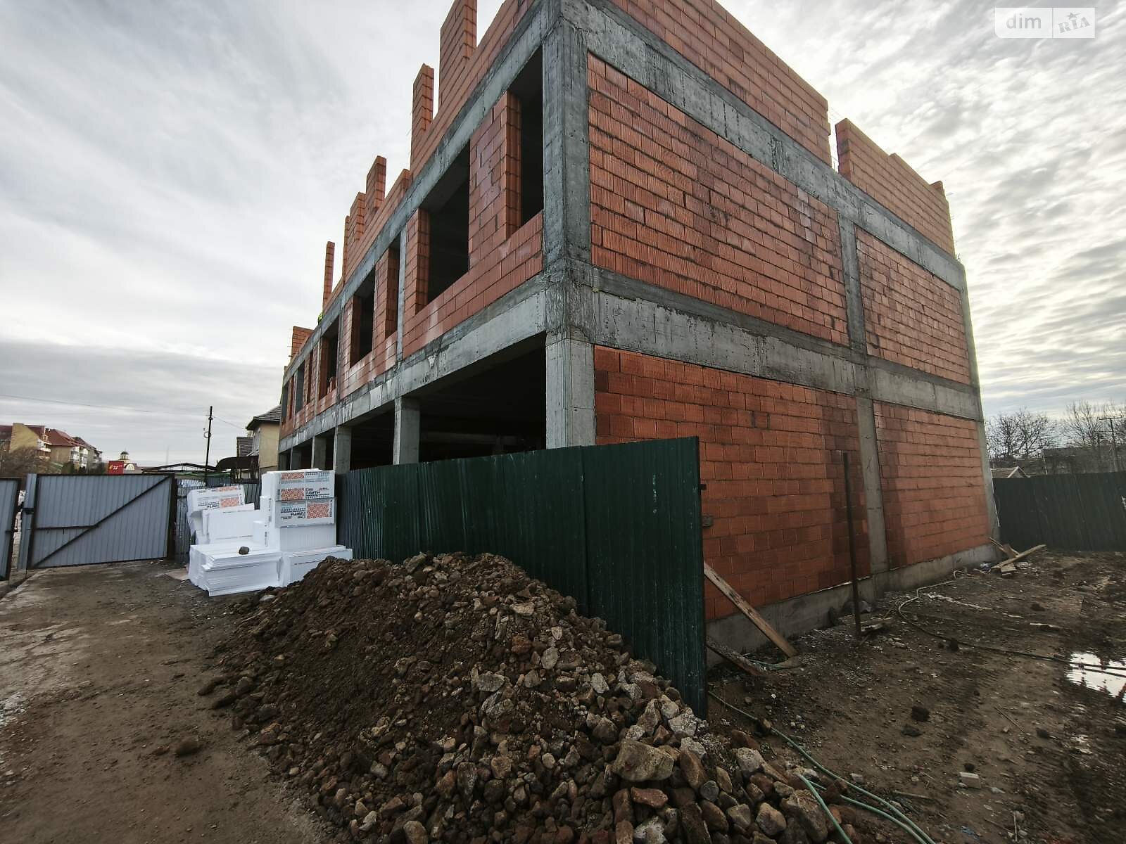 Комерційне приміщення в Ужгороді, продаж по Андрія Палая вулиця, район Радванка, ціна: 380 000 доларів за об’єкт фото 1 Комерційне приміщення в Ужгороді, продаж по Андрія Палая вулиця, район Радванка, ціна: 380 000 доларів за об’єкт фото 1