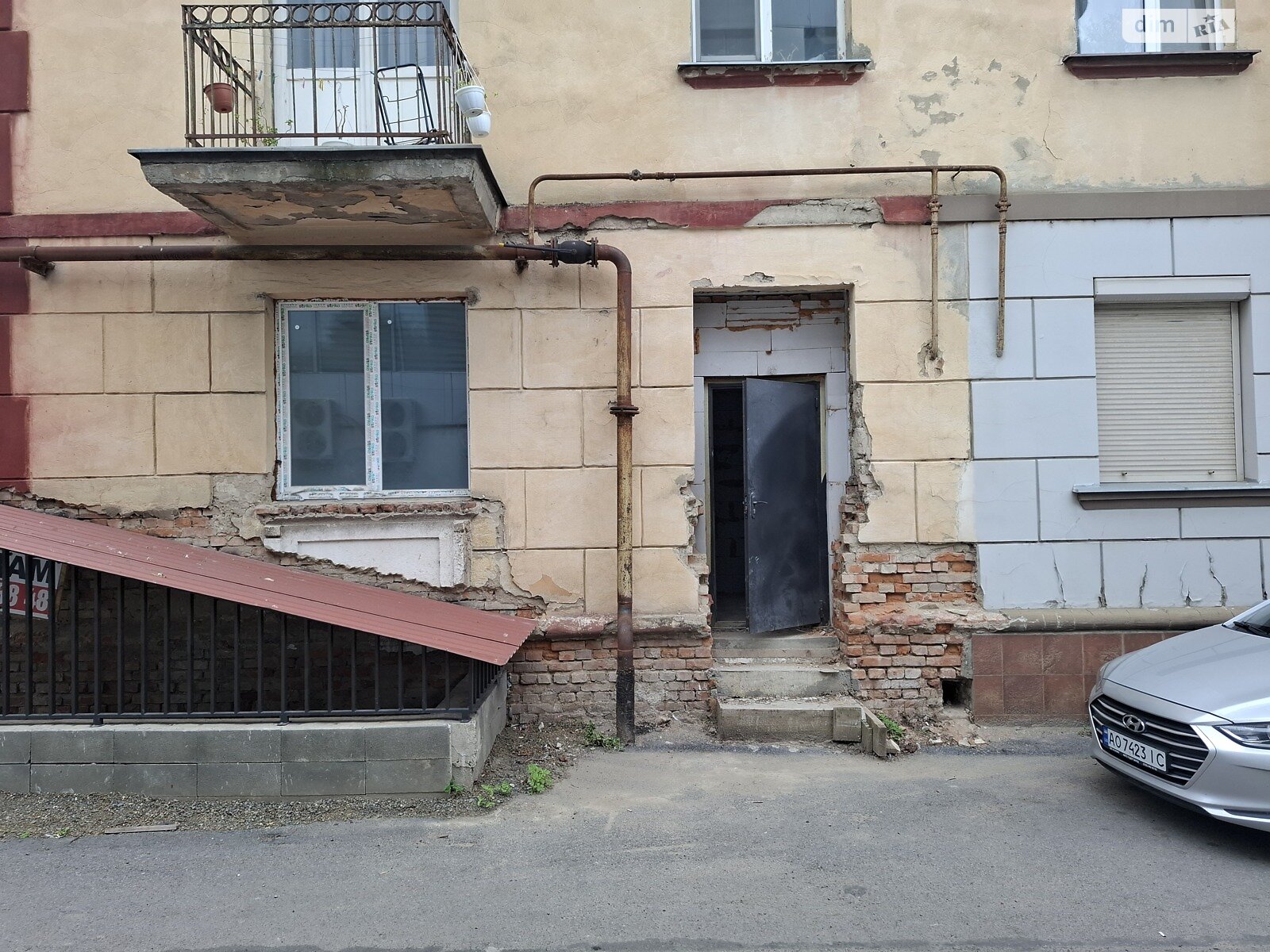 Комерційне приміщення в Ужгороді, продаж по Свободи проспект 18А, район Свепомоц, ціна: 140 000 доларів за об’єкт фото 1 Комерційне приміщення в Ужгороді, продаж по Свободи проспект 18А, район Свепомоц, ціна: 140 000 доларів за об’єкт фото 1