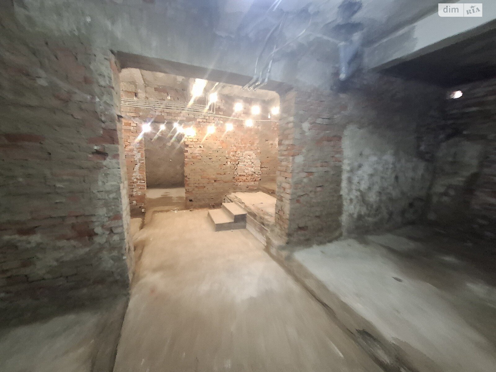 Комерційне приміщення в Ужгороді, продаж по Свободи проспект 18А, район Свепомоц, ціна: 140 000 доларів за об’єкт фото 1 Комерційне приміщення в Ужгороді, продаж по Свободи проспект 18А, район Свепомоц, ціна: 140 000 доларів за об’єкт фото 1