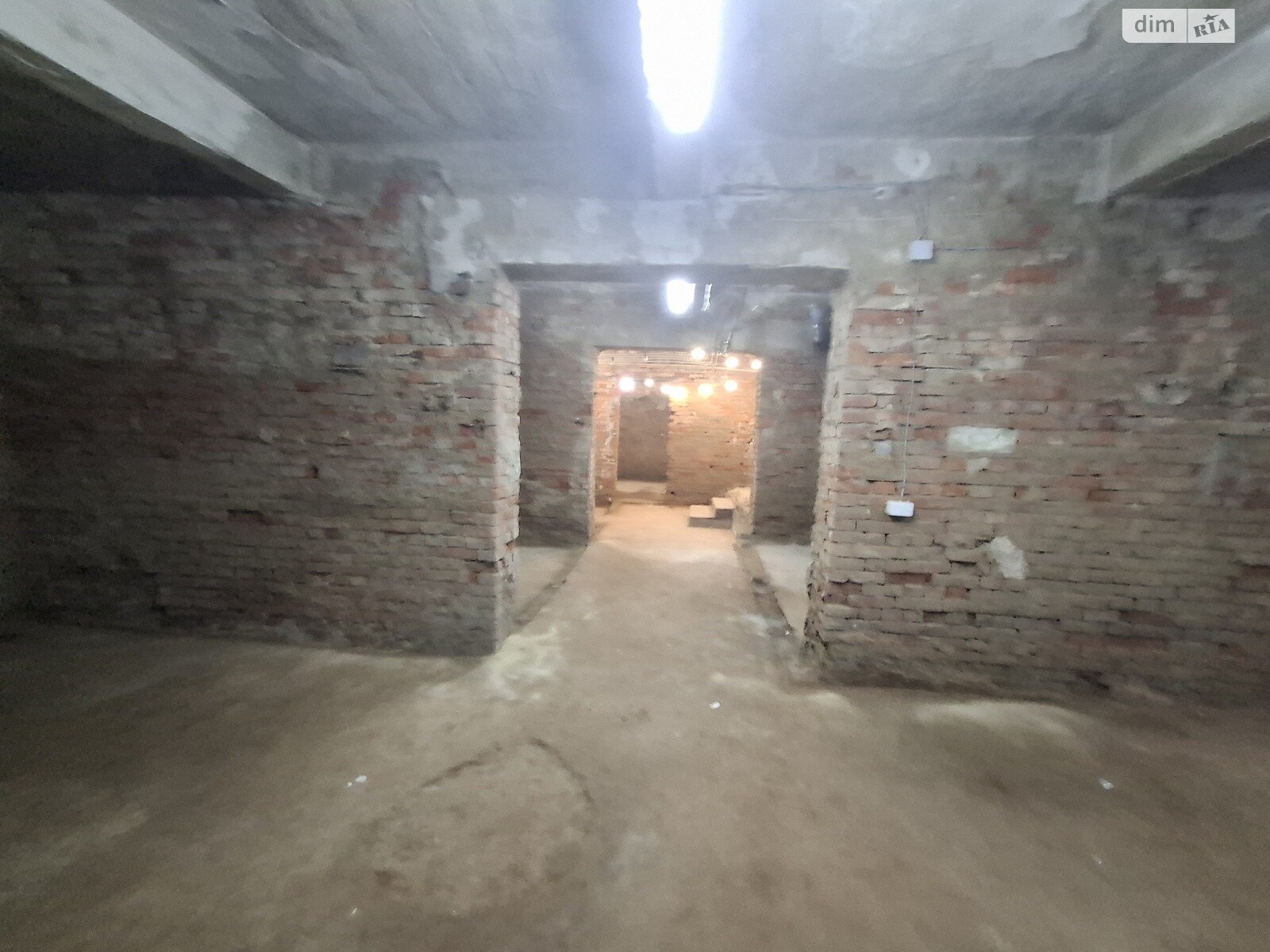 Комерційне приміщення в Ужгороді, продаж по Свободи проспект 18А, район Свепомоц, ціна: 140 000 доларів за об’єкт фото 1 Комерційне приміщення в Ужгороді, продаж по Свободи проспект 18А, район Свепомоц, ціна: 140 000 доларів за об’єкт фото 1