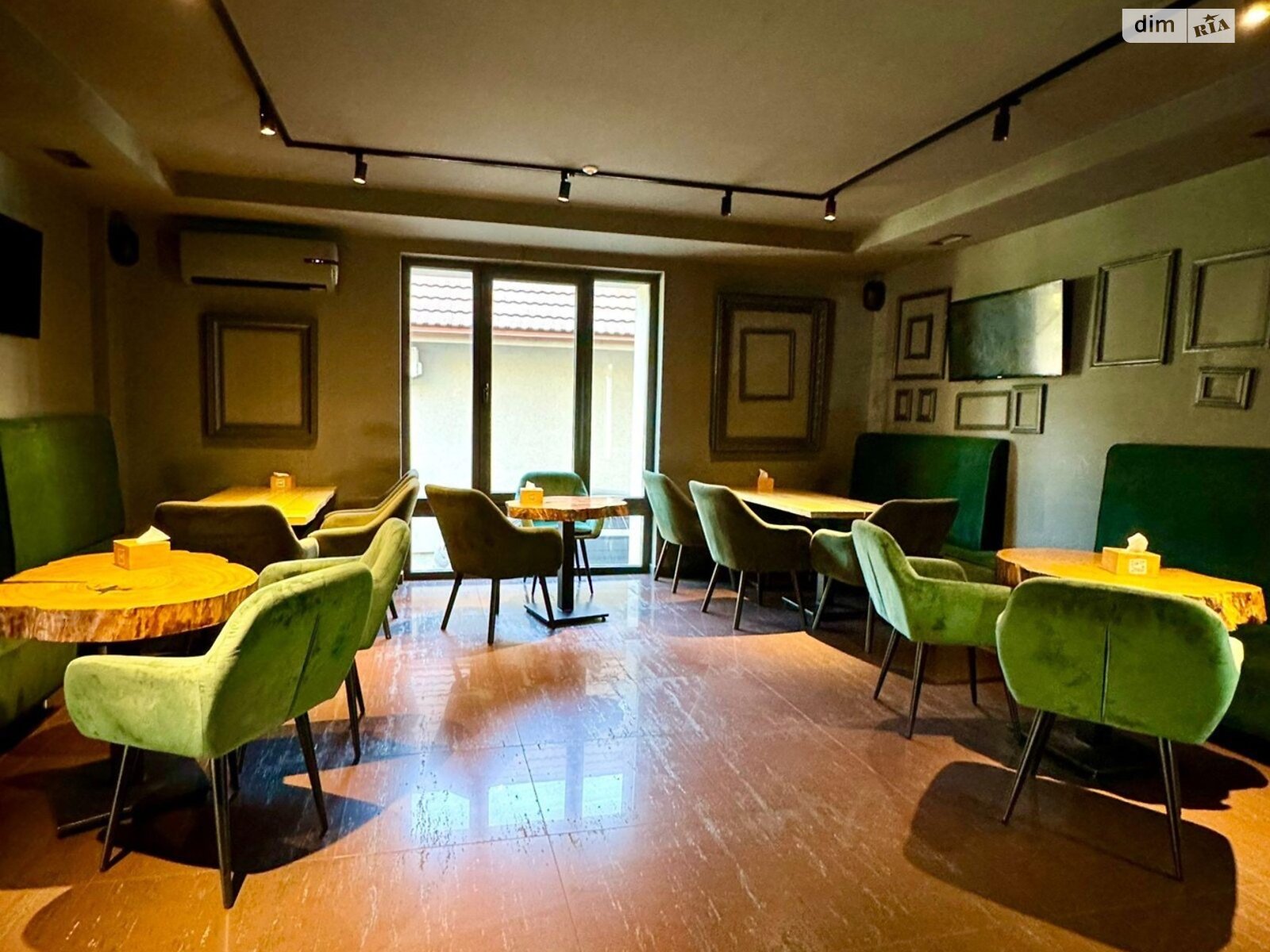 Комерційне приміщення в Ужгороді, продаж по Ракоці Ференца вулиця, район Центр, ціна: 233 704 доларів за об’єкт фото 1 Комерційне приміщення в Ужгороді, продаж по Ракоці Ференца вулиця, район Центр, ціна: 233 704 доларів за об’єкт фото 1