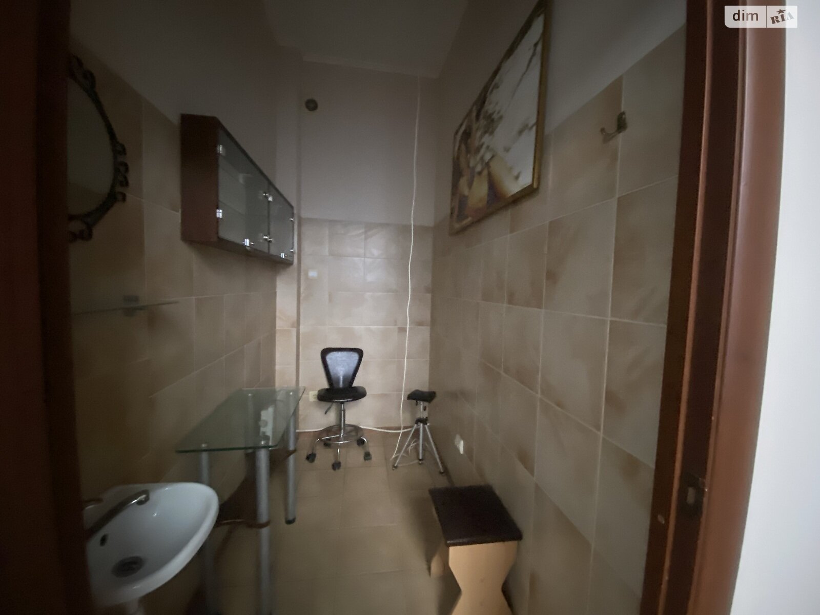 Комерційне приміщення в Ужгороді, продаж по Театральна площа, район Центр, ціна: 80 000 доларів за об’єкт фото 1 Комерційне приміщення в Ужгороді, продаж по Театральна площа, район Центр, ціна: 80 000 доларів за об’єкт фото 1