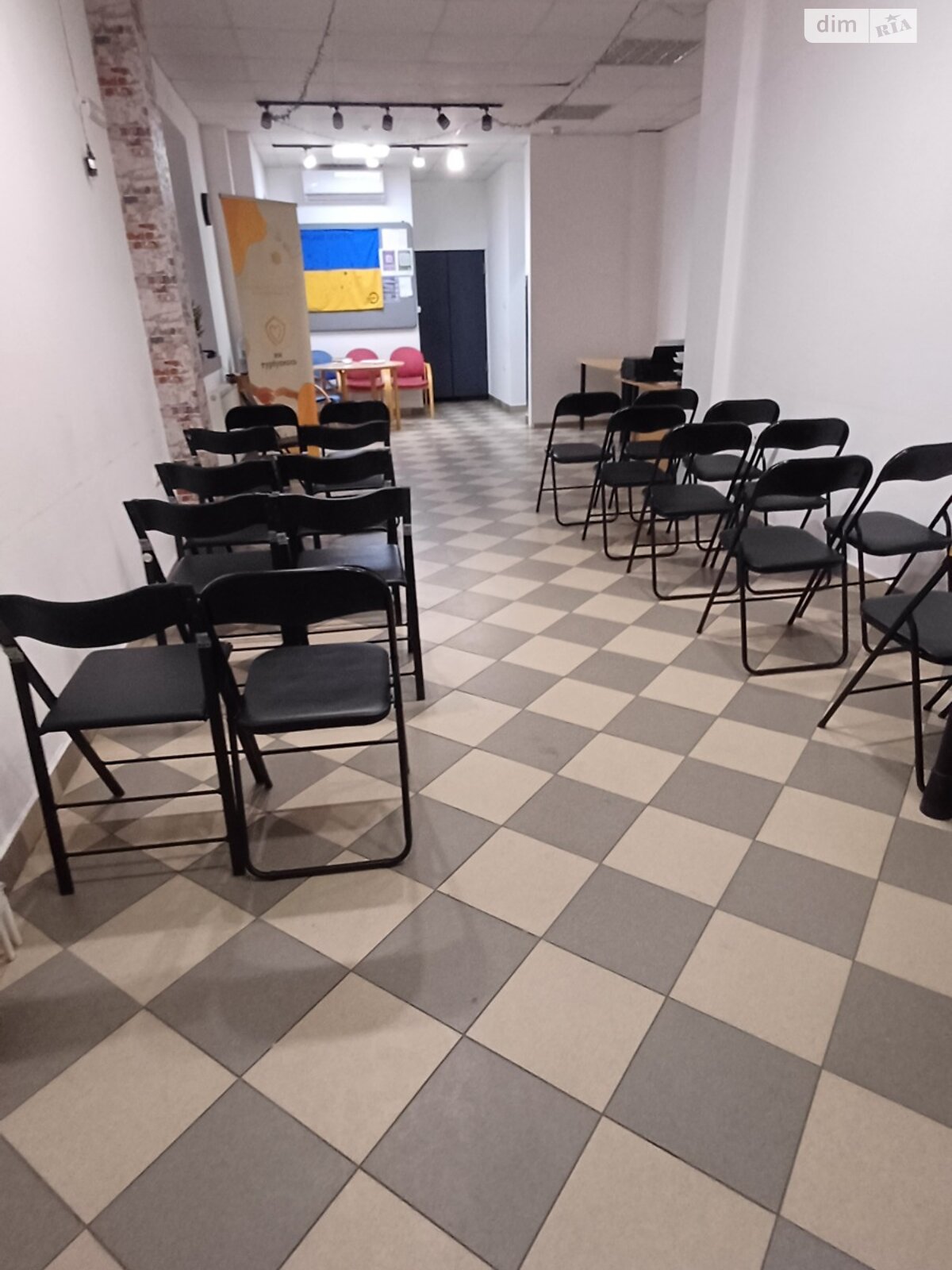 Коммерческое помещение в Ужгороде, продажа по ул. Митрака, район Вербнык, цена: 120 000 долларов за объект фото 1 Коммерческое помещение в Ужгороде, продажа по ул. Митрака, район Вербнык, цена: 120 000 долларов за объект фото 1