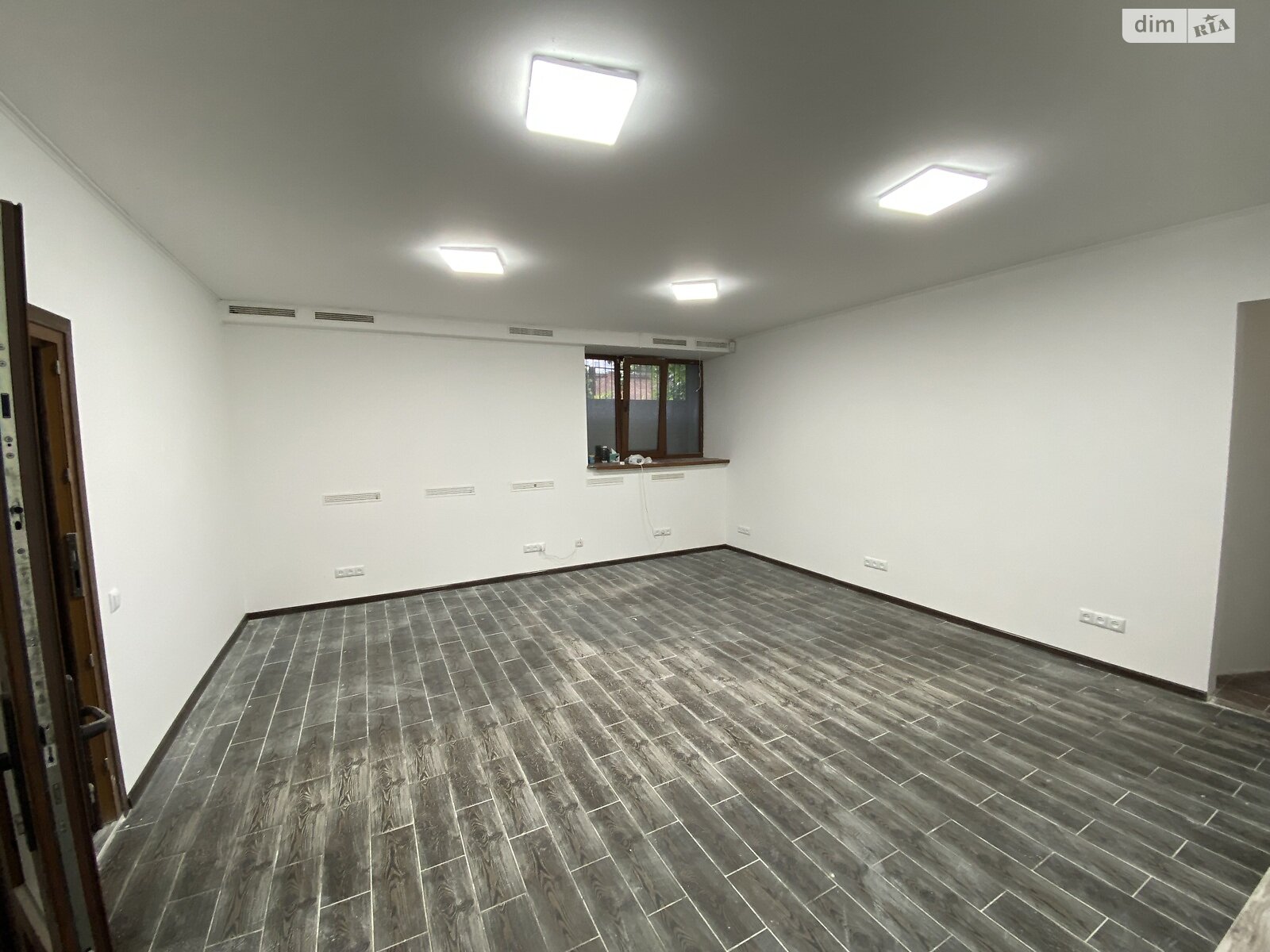 Комерційне приміщення в Вінниці, продаж по Володимира Антоновича вулиця, район Ближнє замостя, ціна: 77 000 доларів за об’єкт фото 1 Комерційне приміщення в Вінниці, продаж по Володимира Антоновича вулиця, район Ближнє замостя, ціна: 77 000 доларів за об’єкт фото 1