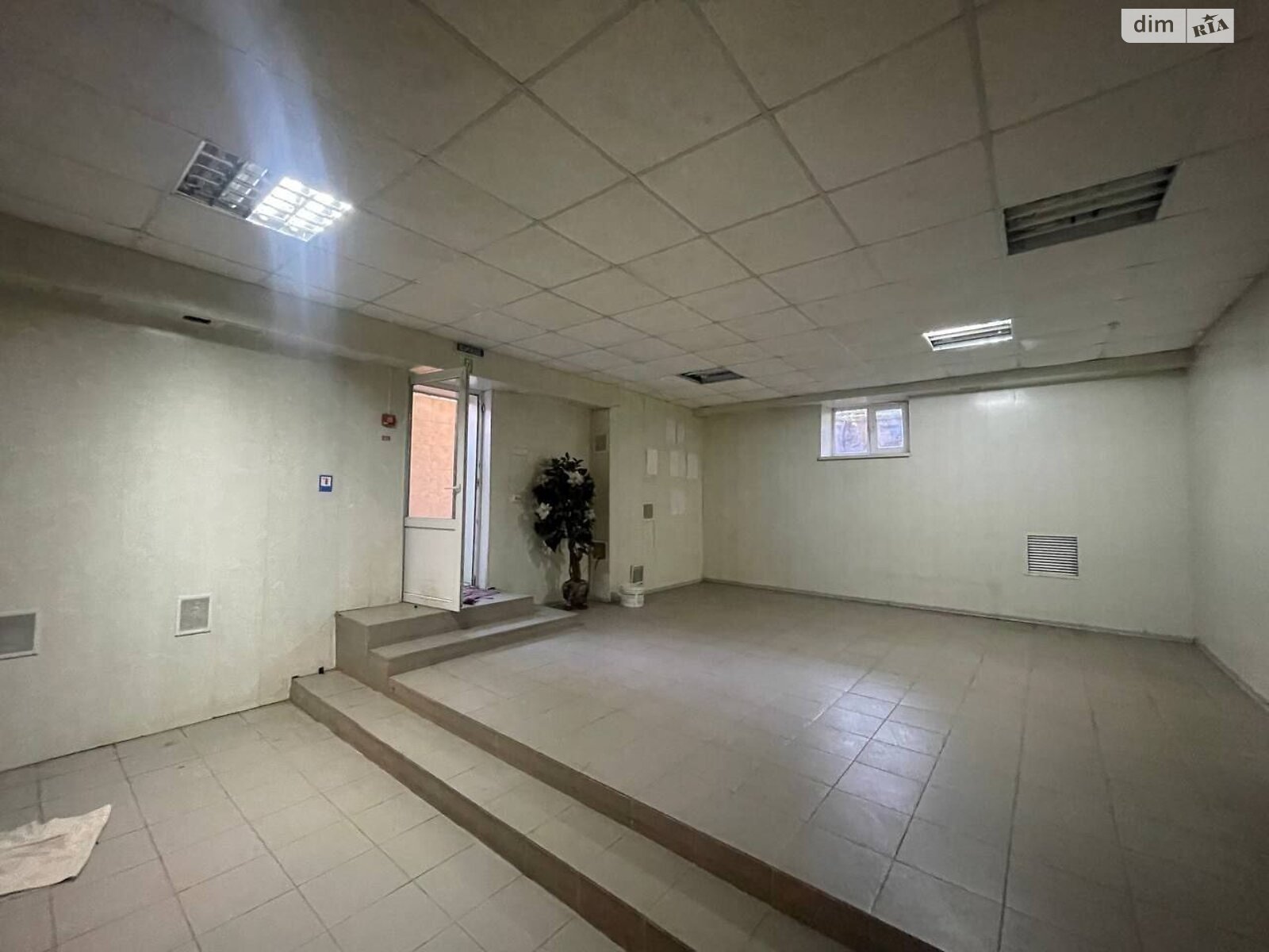 Коммерческое помещение в Виннице, продажа по Замостянская (50-летия Победы) улица 6, район Ближнее замостье, цена: 39 900 долларов за объект фото 1