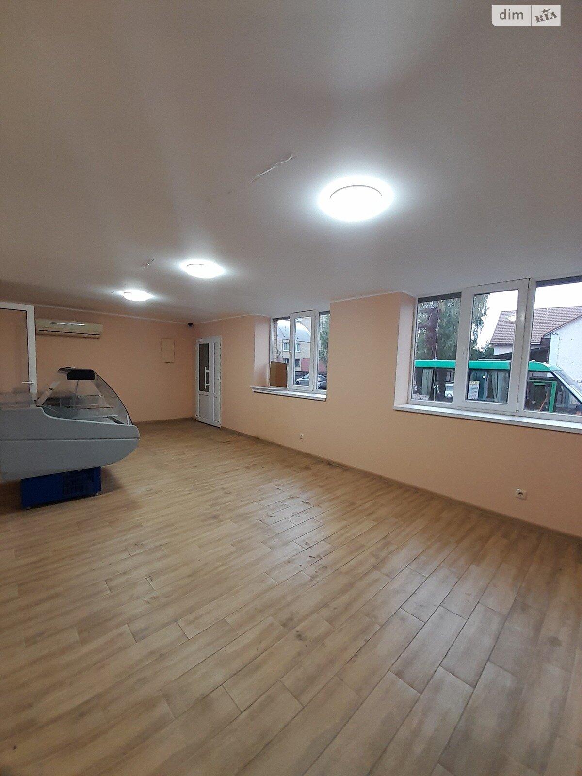 Коммерческое помещение в Вишневом, Железнодорожная улица, цена: продажи 86 000 долларов за объект фото 1 Коммерческое помещение в Вишневом, Железнодорожная улица, цена продажи: 86 000 долларов за объект фото 1