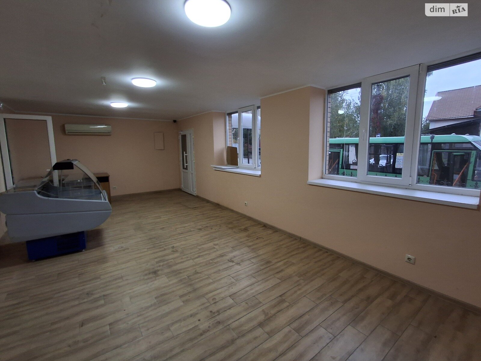 Коммерческое помещение в Вишневом, Железнодорожная улица, цена: продажи 84 000 долларов за объект фото 1 Коммерческое помещение в Вишневом, Железнодорожная улица, цена продажи: 84 000 долларов за объект фото 1