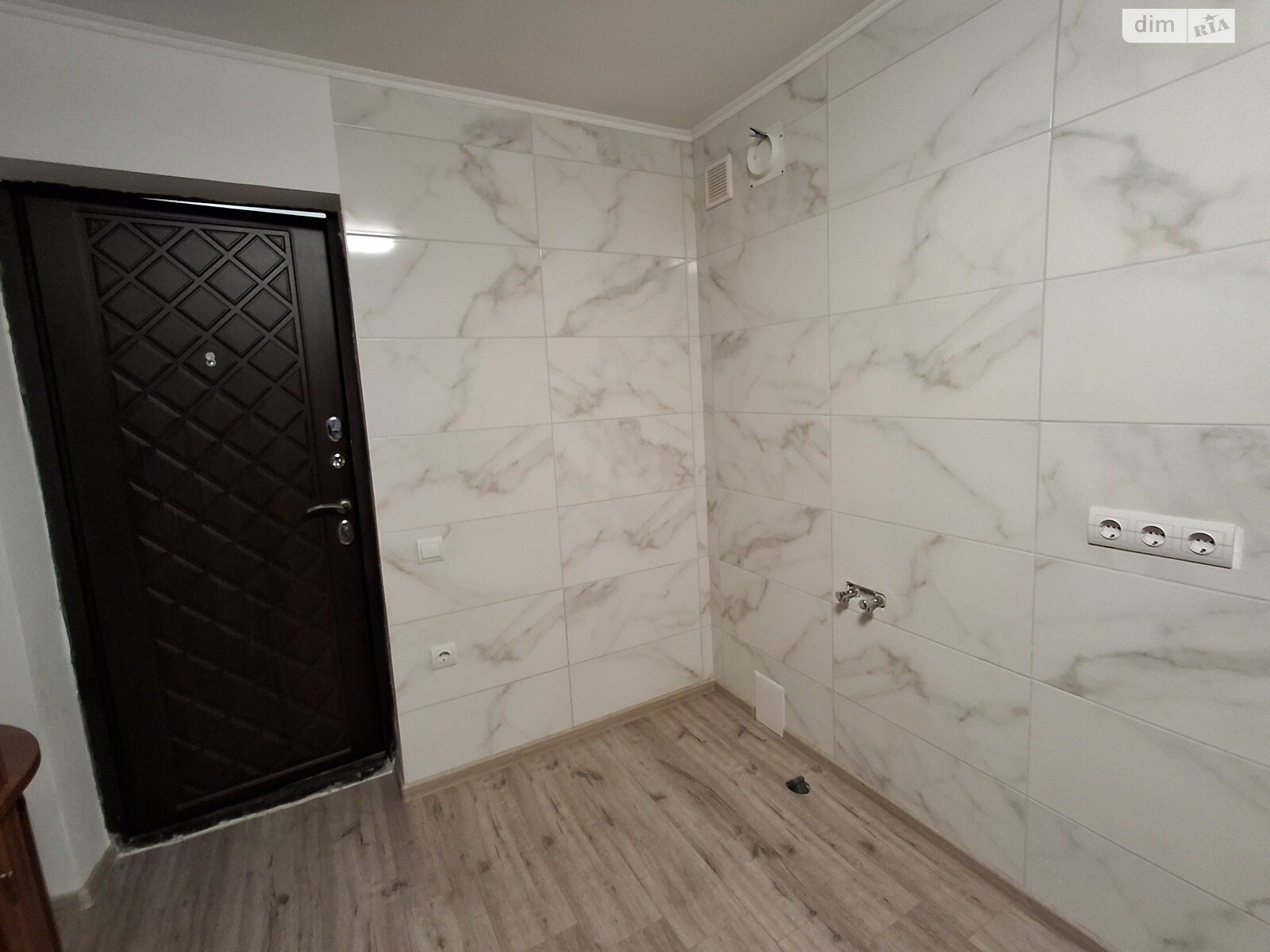Коммерческое помещение в Вишневом, Железнодорожная улица, цена: продажи 84 000 долларов за объект фото 1 Коммерческое помещение в Вишневом, Железнодорожная улица, цена продажи: 84 000 долларов за объект фото 1