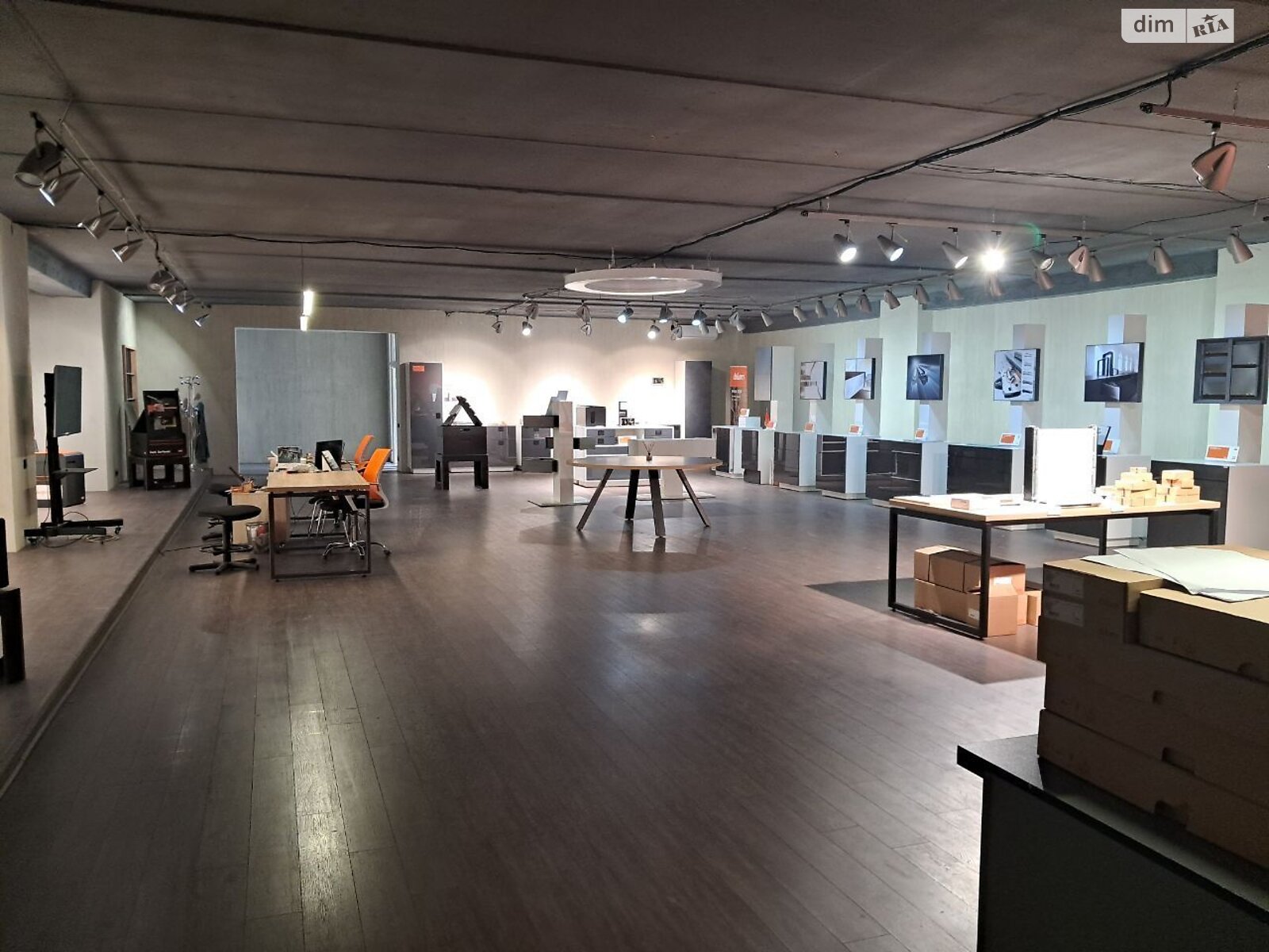 Коммерческое помещение в Запорожье, продажа по Казачья улица 7А, район Александровский (Жовтневый), цена: 260 000 долларов за объект фото 1 Коммерческое помещение в Запорожье, продажа по Казачья улица 7А, район Александровский (Жовтневый), цена: 260 000 долларов за объект фото 1