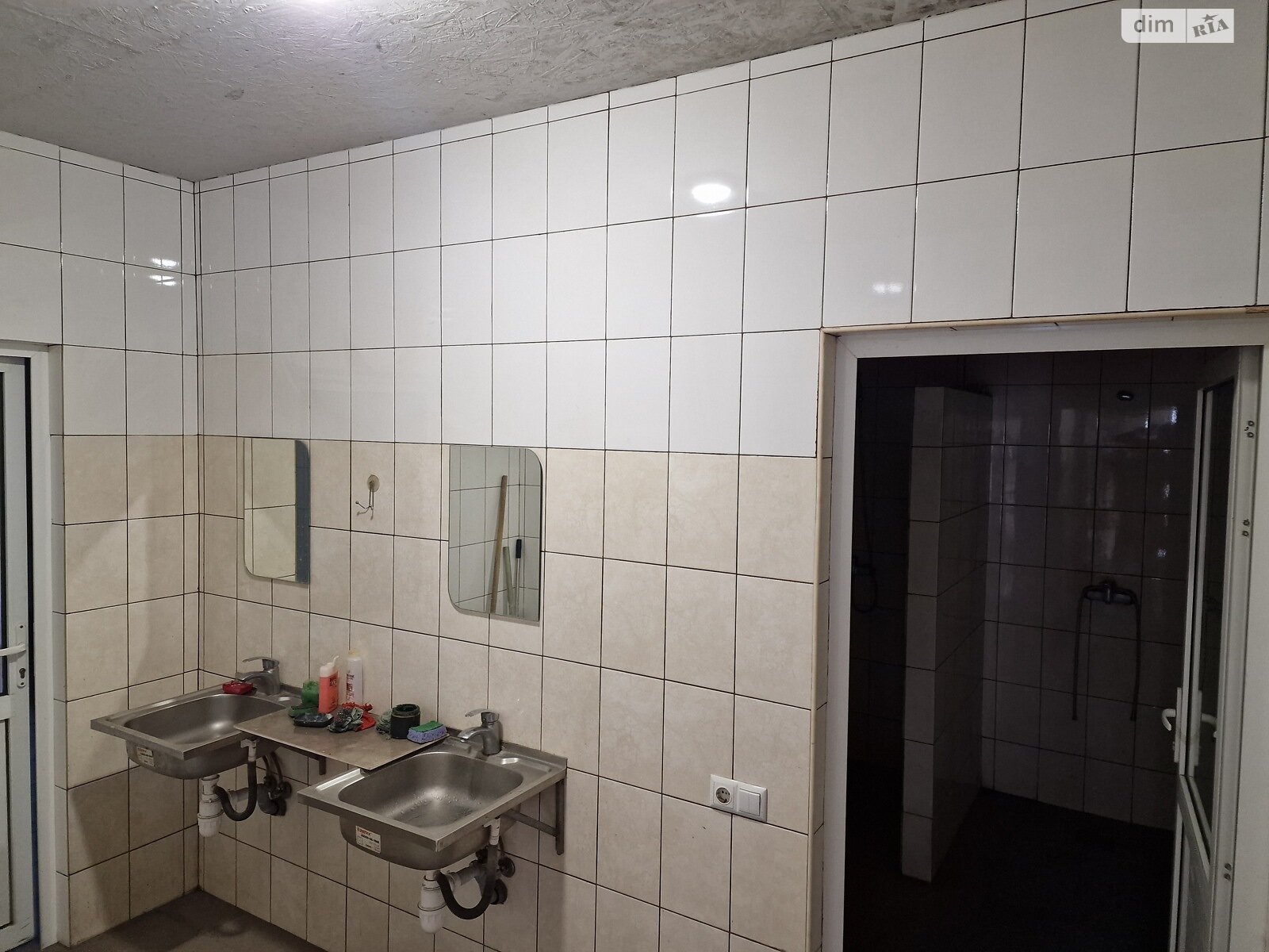 Комерційне приміщення в Зарванцях, Зарічна вулиця 40, ціна продажу: 1 800 000 доларів за об’єкт фото 1 Комерційне приміщення в Зарванцях, Зарічна вулиця 40, ціна продажу: 1 800 000 доларів за об’єкт фото 1
