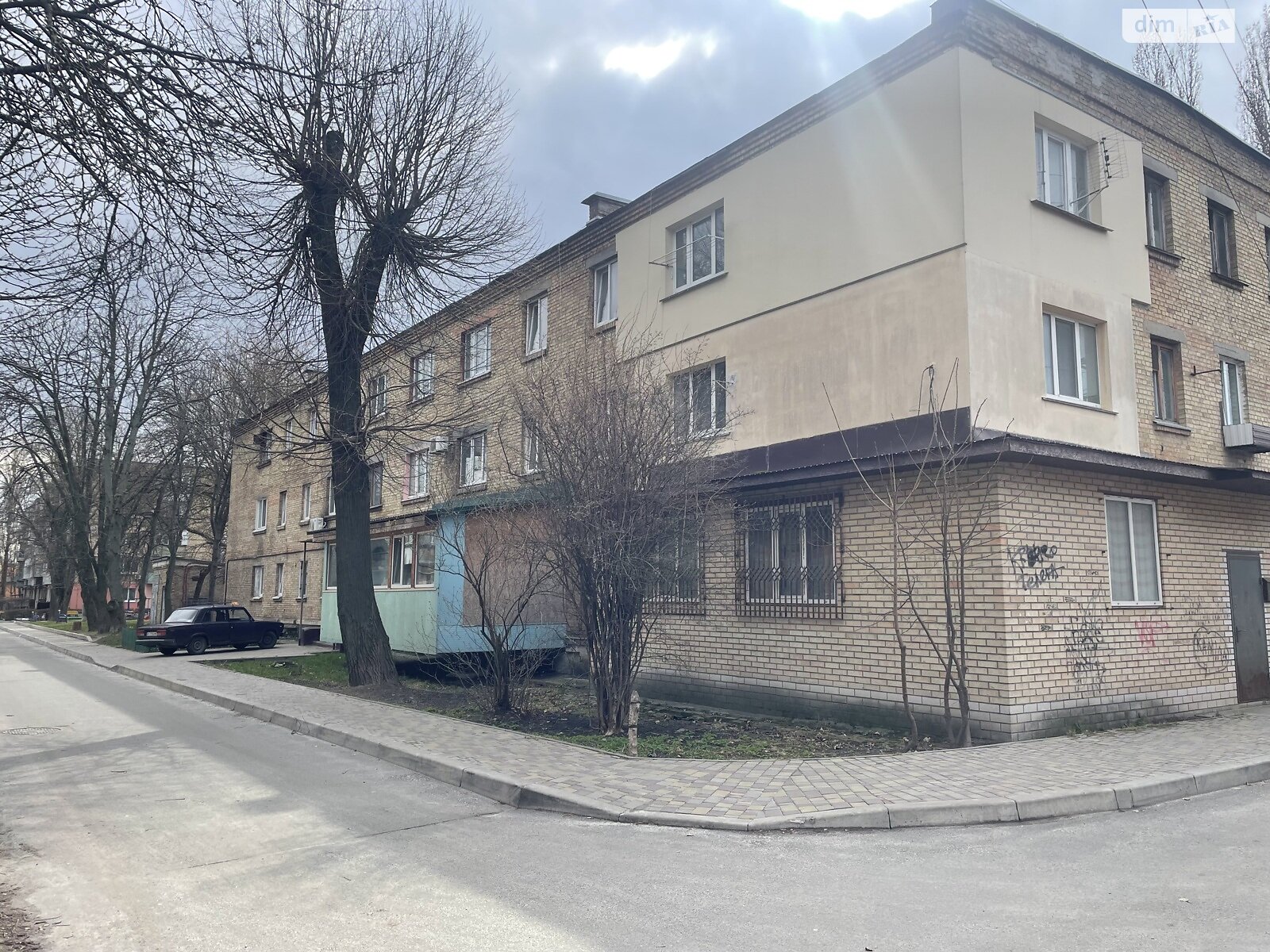 Кімната в Броварах на вул. Олега Онікієнка 10 в районі Торгмаш на продаж фото 1 Кімната в Броварах на вул. Олега Онікієнка 10 в районі Торгмаш на продаж фото 1