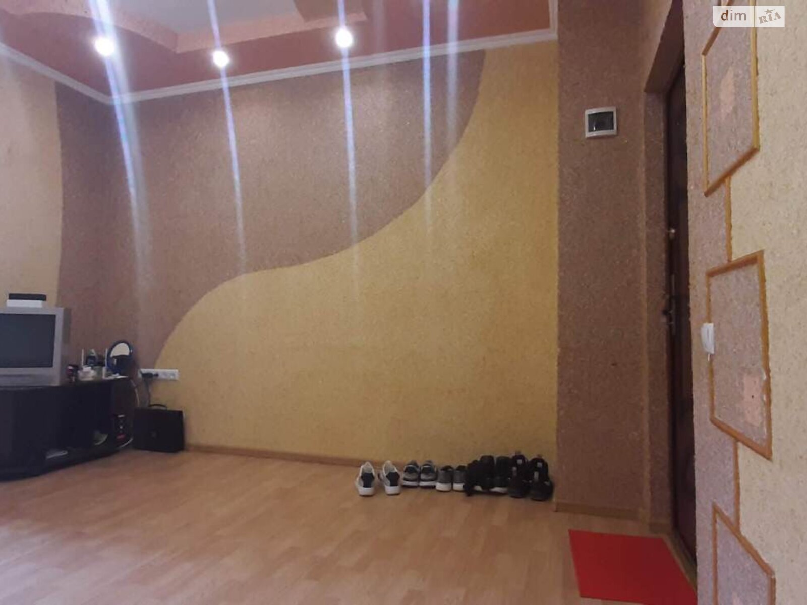 Комната в Черновцах, на ул. Долинянская 2 на продажу фото 1 Комната в Черновцах, на ул. Долинянская 2 на продажу фото 1