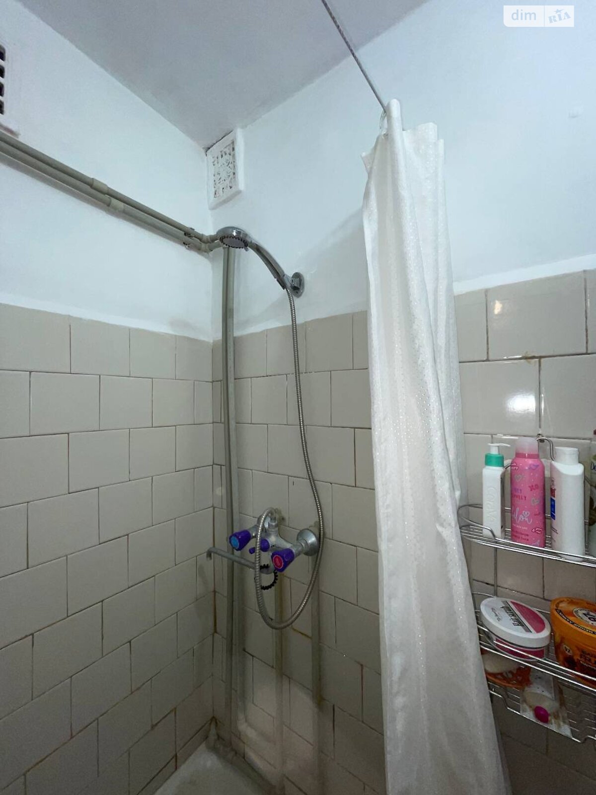 Комната в Харькове, на ул. Тахиаташская 8 в районе Журавлевка на продажу фото 1 Комната в Харькове, на ул. Тахиаташская 8 в районе Журавлевка на продажу фото 1