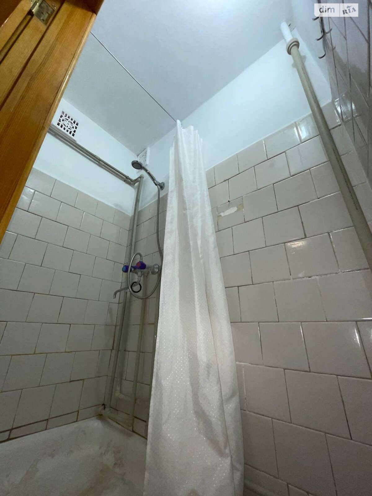 Комната в Харькове, на ул. Тахиаташская 8 в районе Журавлевка на продажу фото 1 Комната в Харькове, на ул. Тахиаташская 8 в районе Журавлевка на продажу фото 1