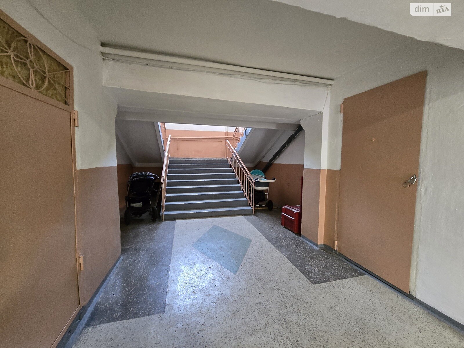 Кімната в Хмельницькому на вул. Зарічанська 14А в районі Виставка на продаж фото 1 Кімната в Хмельницькому на вул. Зарічанська 14А в районі Виставка на продаж фото 1