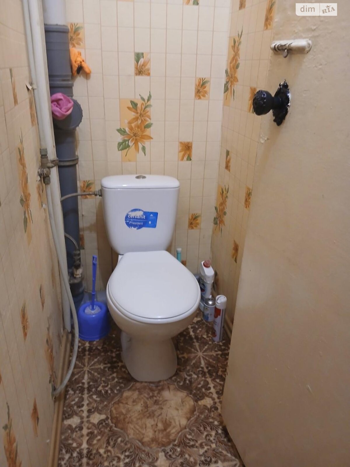 Комната в Киеве, на ул. Мирослава Поповича 10 в районе Академгородок на продажу фото 1 Комната в Киеве, на ул. Мирослава Поповича 10 в районе Академгородок на продажу фото 1
