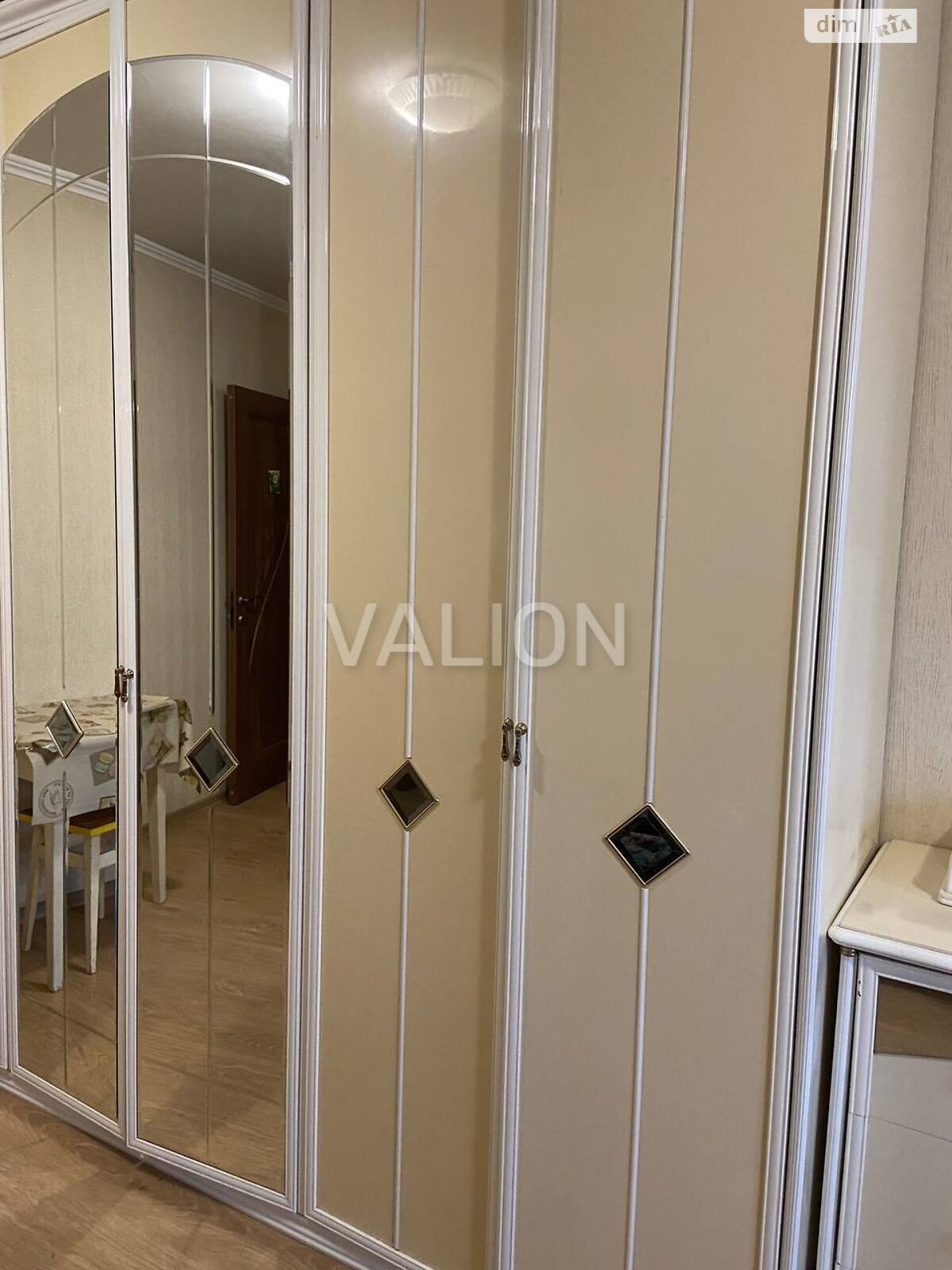 Комната в Киеве, на ул. Азербайджанская 8А в районе Днепровский на продажу фото 1 Комната в Киеве, на ул. Азербайджанская 8А в районе Днепровский на продажу фото 1