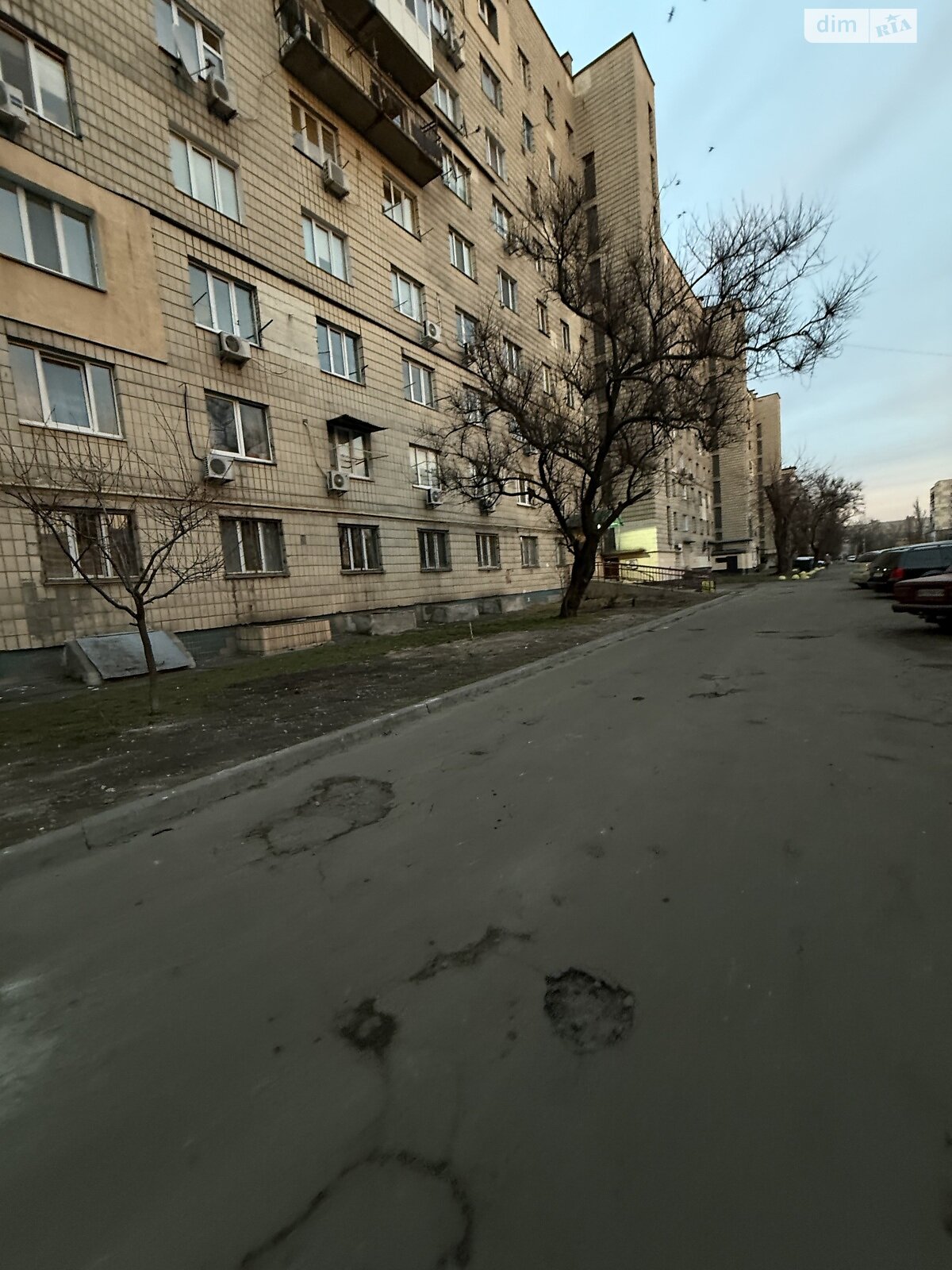 Комната в Киеве, на ул. Космонавта Поповича 10А в районе Лесной Массив на продажу фото 1 Комната в Киеве, на ул. Космонавта Поповича 10А в районе Лесной Массив на продажу фото 1