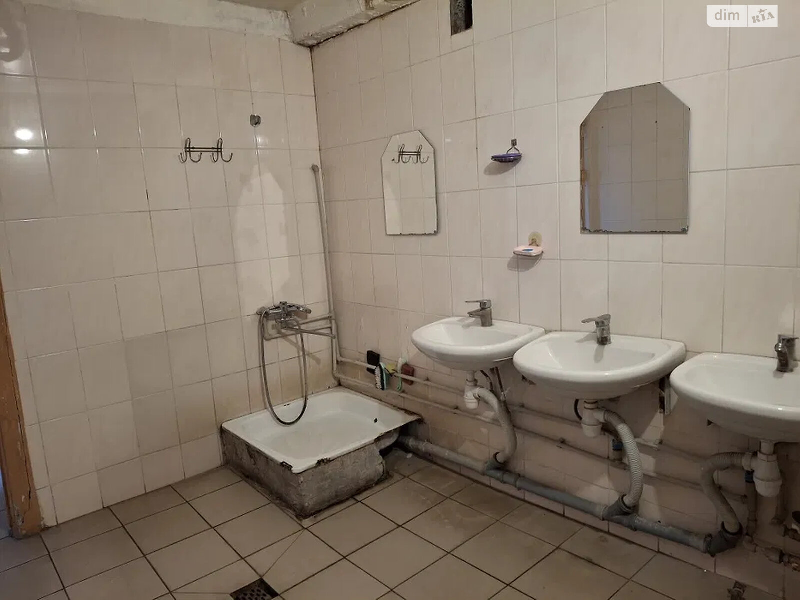 Комната в Киеве, на ул. Кубанской Украины 53А в районе Лесной Массив на продажу фото 1 Комната в Киеве, на ул. Кубанской Украины 53А в районе Лесной Массив на продажу фото 1