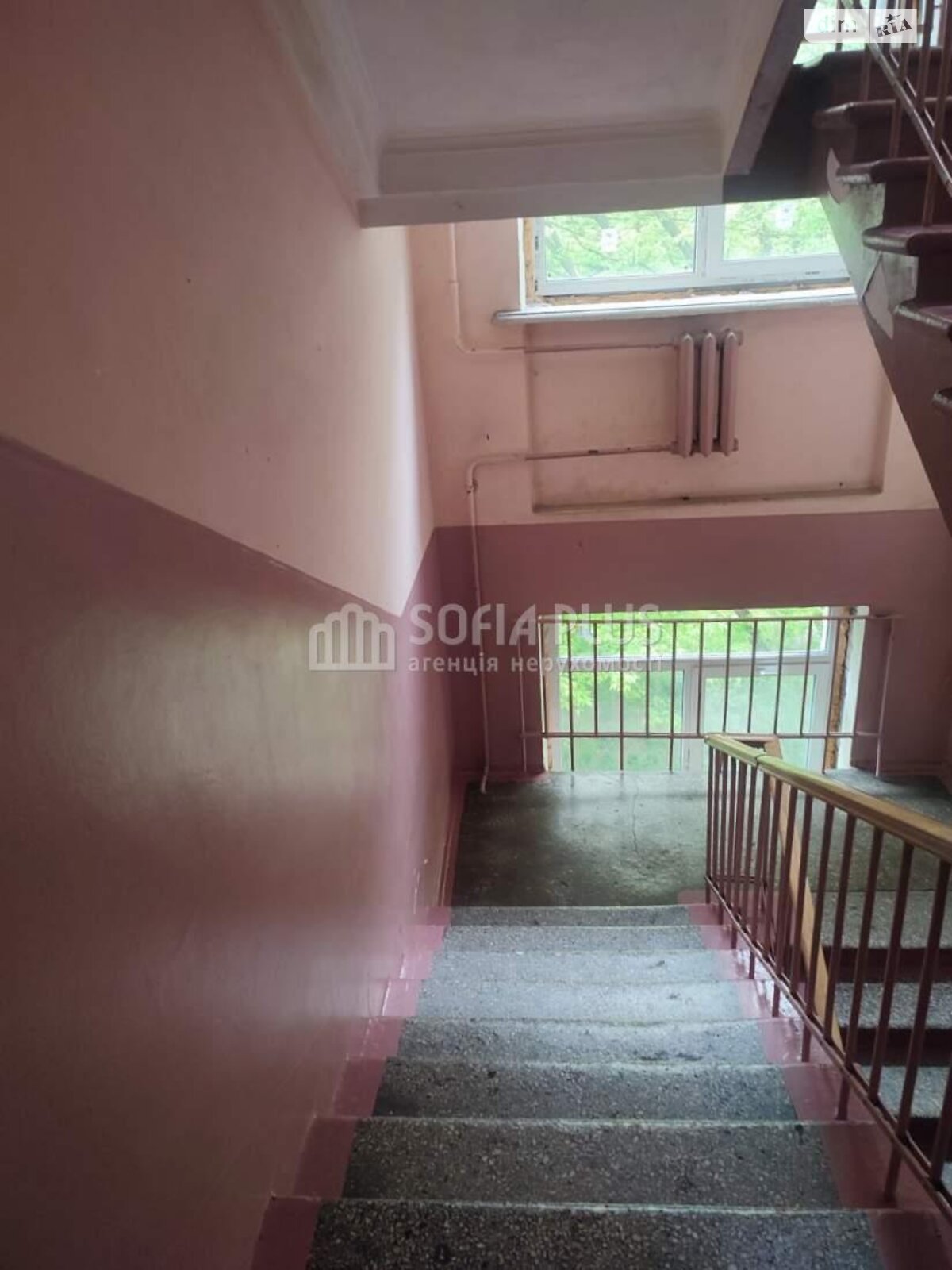 Комната в Киеве, на ул. Вышгородская 23А в районе Мостицкий Массив на продажу фото 1 Комната в Киеве, на ул. Вышгородская 23А в районе Мостицкий Массив на продажу фото 1