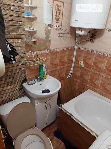 Комната в Киеве, на ул. Миропольская 15 в районе Новая Дарница на продажу фото 1 Комната в Киеве, на ул. Миропольская 15 в районе Новая Дарница на продажу фото 1