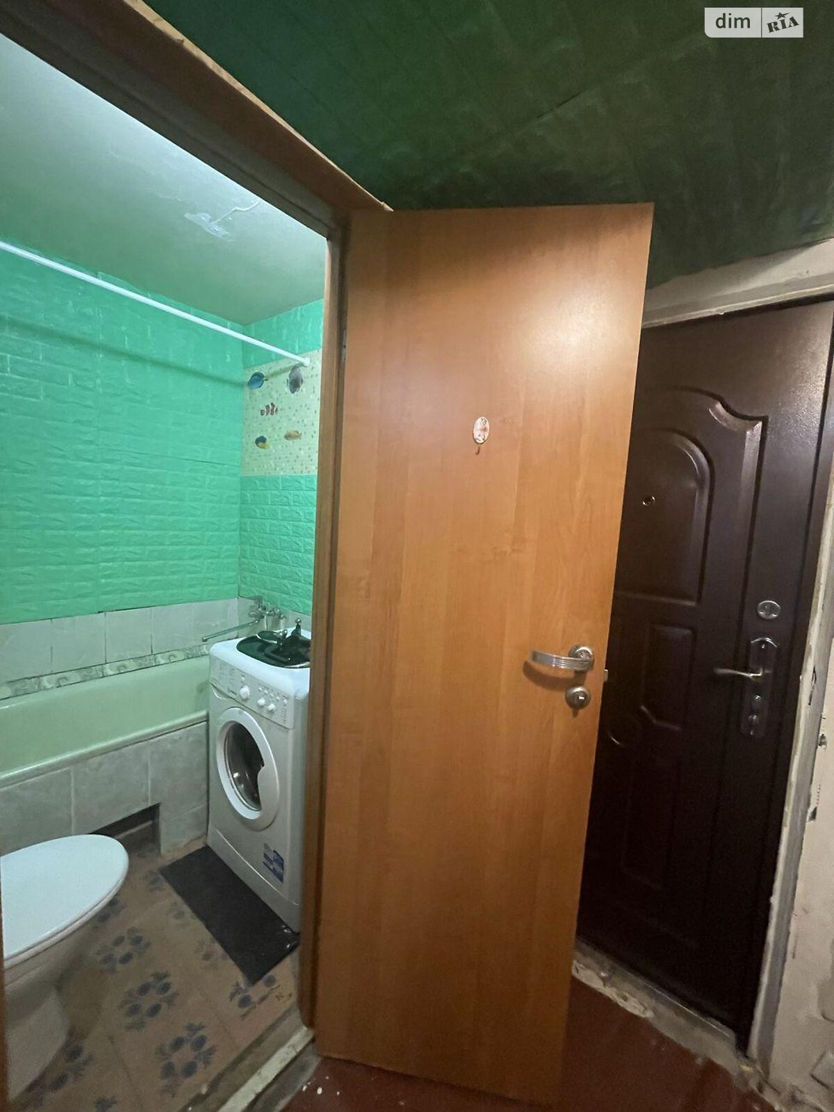 Комната в Киеве, на ул. Верховинная 81 в районе Святошино на продажу фото 1 Комната в Киеве, на ул. Верховинная 81 в районе Святошино на продажу фото 1