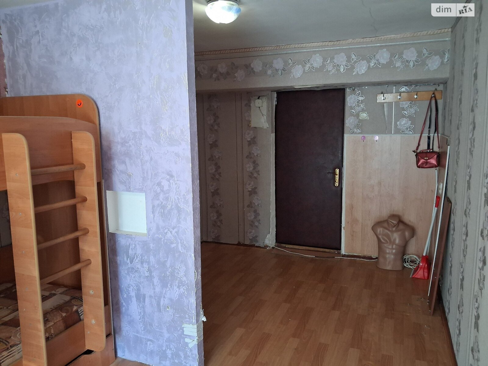 Комната в Кременчуге, на ул. Чумацкий Шлях 3 в районе Крюковский на продажу фото 1 Комната в Кременчуге, на ул. Чумацкий Шлях 3 в районе Крюковский на продажу фото 1