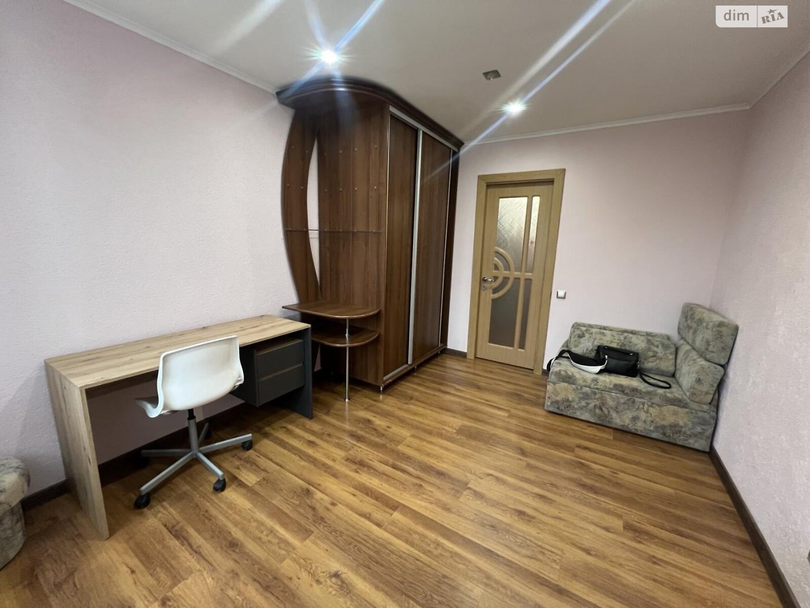 Кімната в Львові на вул. Мирного Панаса 26 в районі Новий Львів на продаж фото 1 Кімната в Львові на вул. Мирного Панаса 26 в районі Новий Львів на продаж фото 1