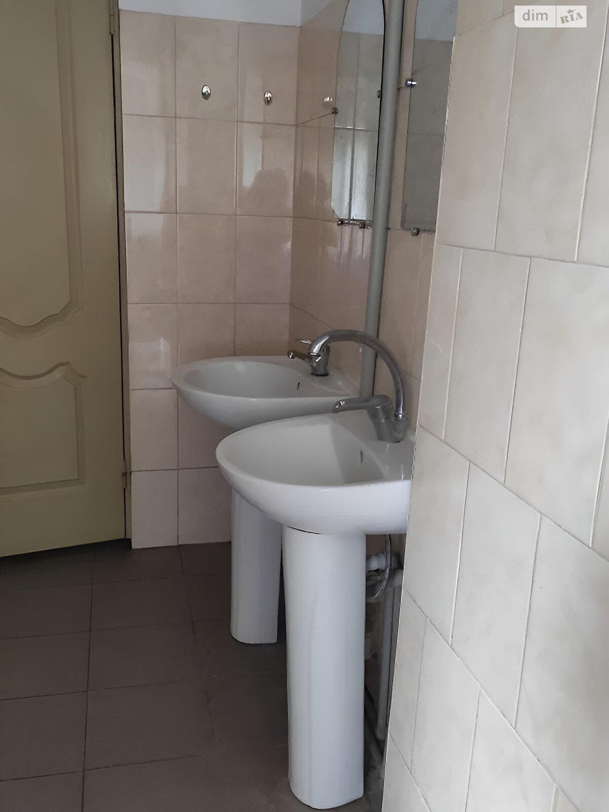 Комната в Львове, на ул. Владимира Великого 14 в районе Вулька на продажу фото 1 Комната в Львове, на ул. Владимира Великого 14 в районе Вулька на продажу фото 1