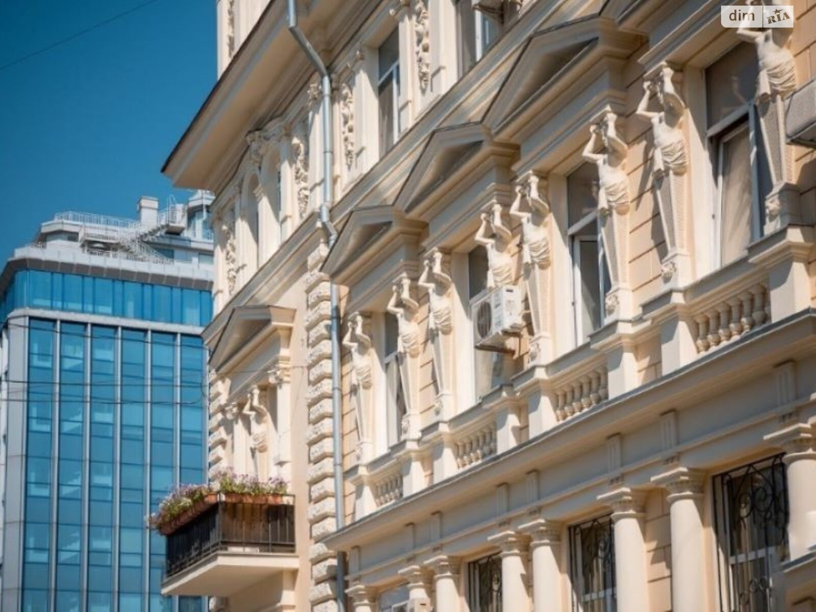 Комната в Одессе, на ул. Нины Строкатой 8 в районе Приморский на продажу фото 1 Комната в Одессе, на ул. Нины Строкатой 8 в районе Приморский на продажу фото 1