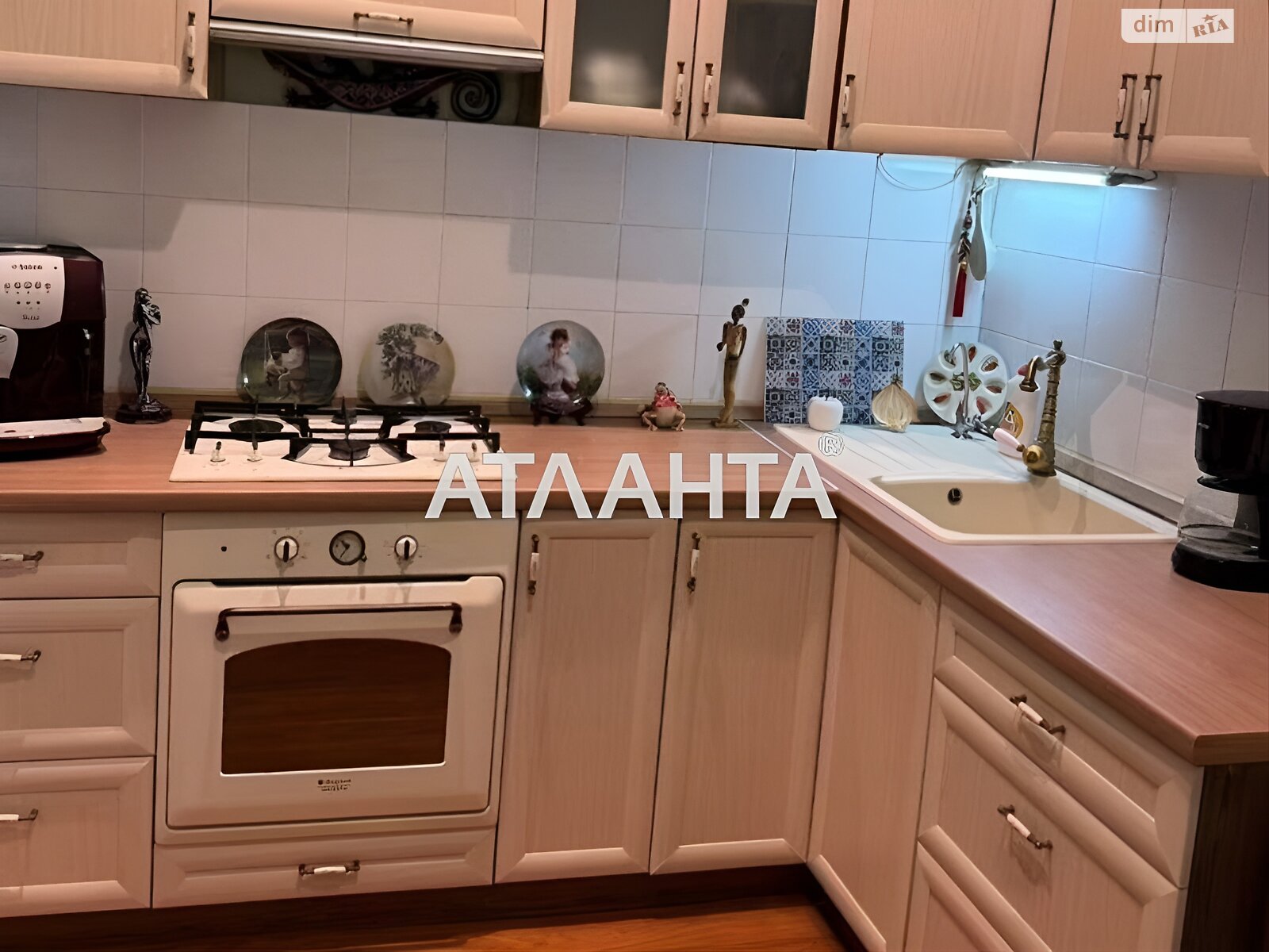 Комната в Одессе, на ул. Новосельского в районе Приморский на продажу фото 1 Комната в Одессе, на ул. Новосельского в районе Приморский на продажу фото 1
