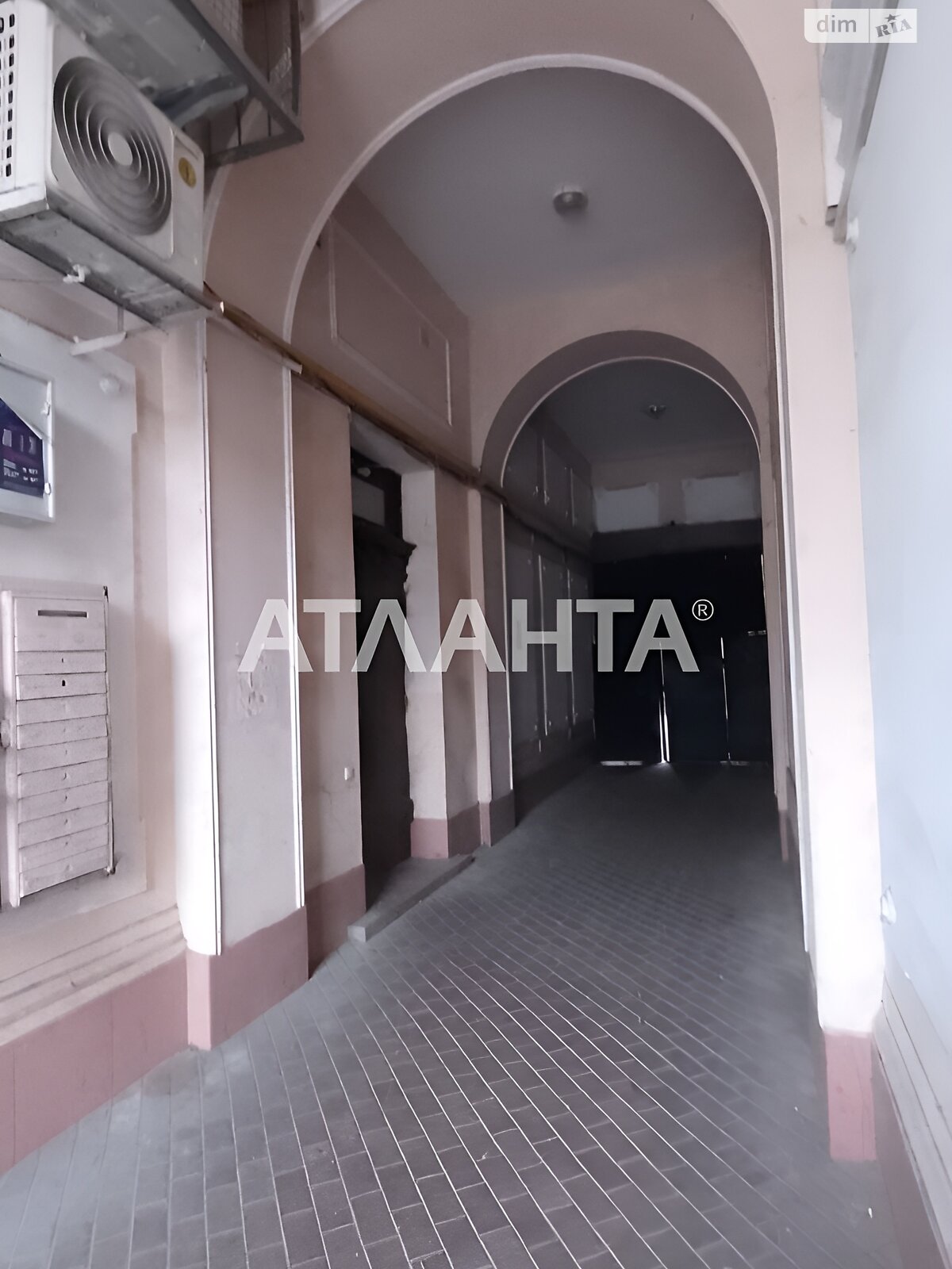 Комната в Одессе, на ул. Университетская в районе Приморский на продажу фото 1 Комната в Одессе, на ул. Университетская в районе Приморский на продажу фото 1