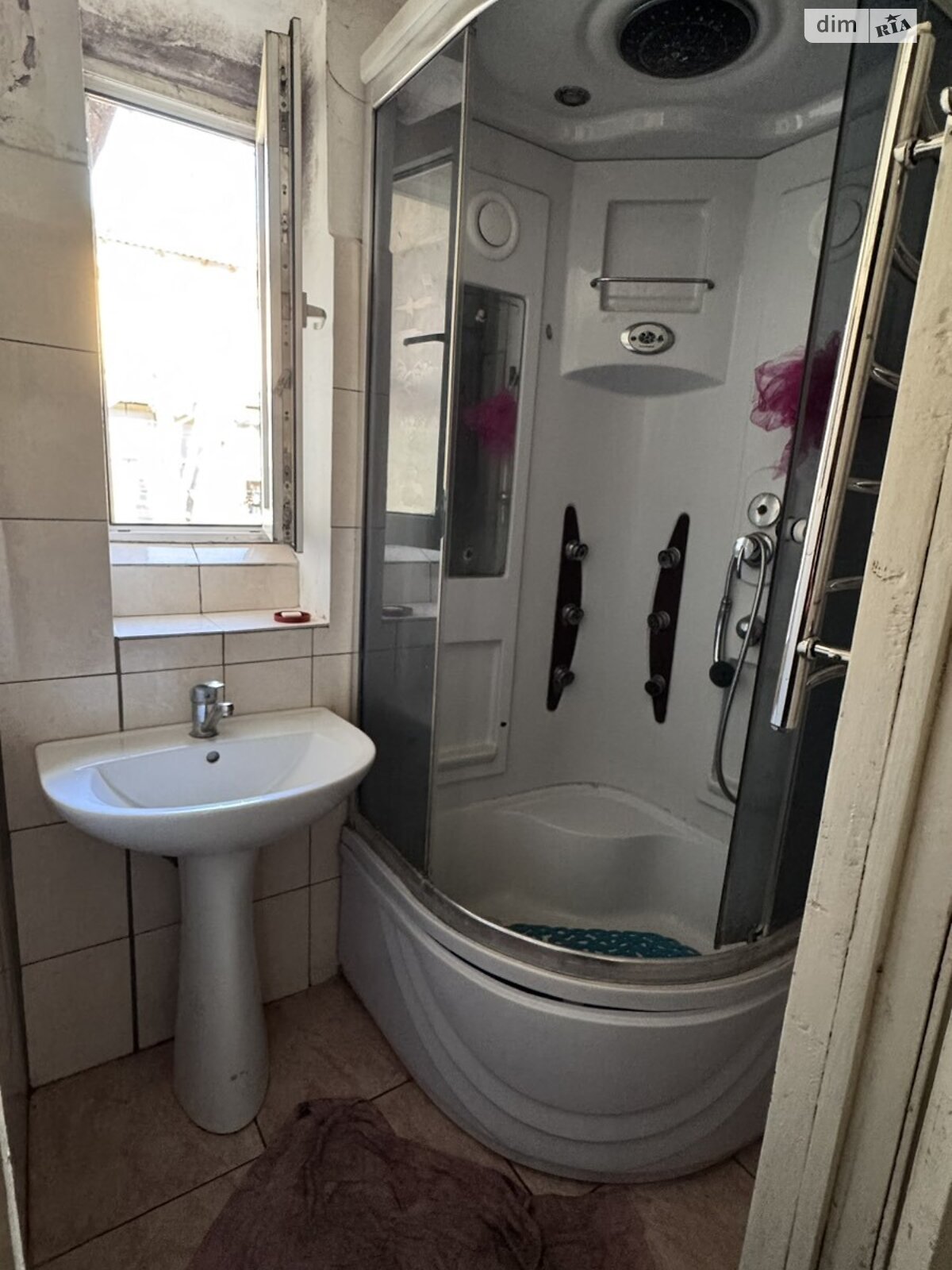 Комната в Одессе, на ул. Святослава Караванского 27 в районе Приморский на продажу фото 1 Комната в Одессе, на ул. Святослава Караванского 27 в районе Приморский на продажу фото 1