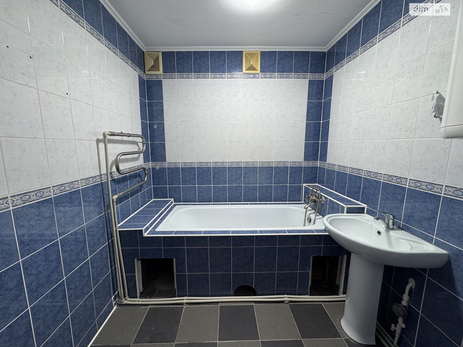 Продажа трехкомнатной квартиры в Баре, на ул. Гончарная 21, фото 1