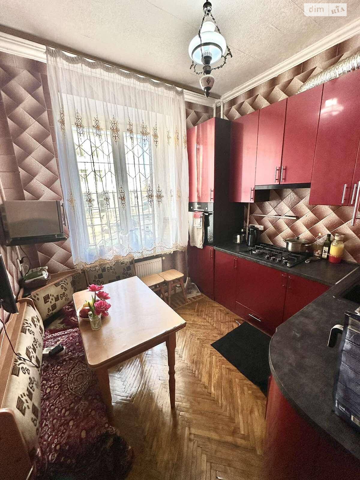 Продажа трехкомнатной квартиры в Белой Церкви, на пл. Торговая, район Центр фото 1 Продажа трехкомнатной квартиры в Белой Церкви, на пл. Торговая, район Центр фото 1