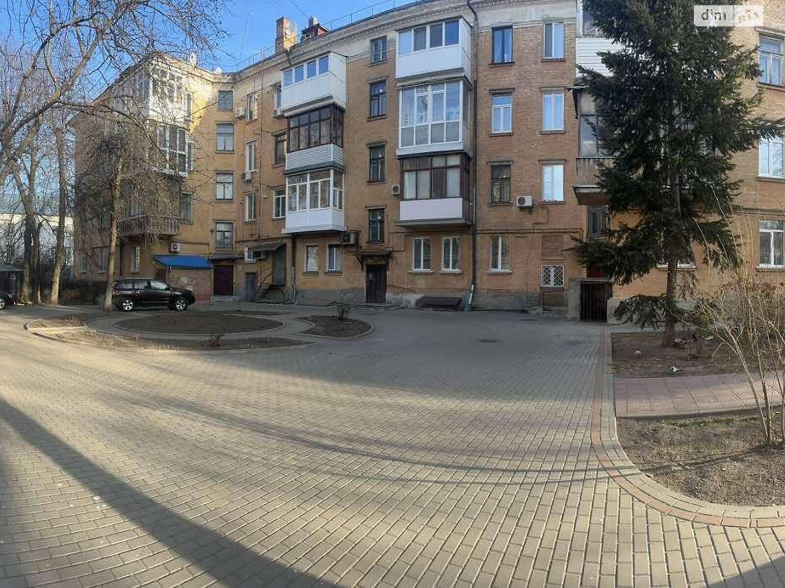 Продажа трехкомнатной квартиры в Белой Церкви, на пл. Торговая, район Центр фото 1 Продажа трехкомнатной квартиры в Белой Церкви, на пл. Торговая, район Центр фото 1