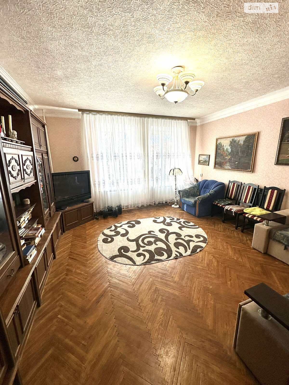 Продажа трехкомнатной квартиры в Белой Церкви, на пл. Торговая, район Центр фото 1 Продажа трехкомнатной квартиры в Белой Церкви, на пл. Торговая, район Центр фото 1