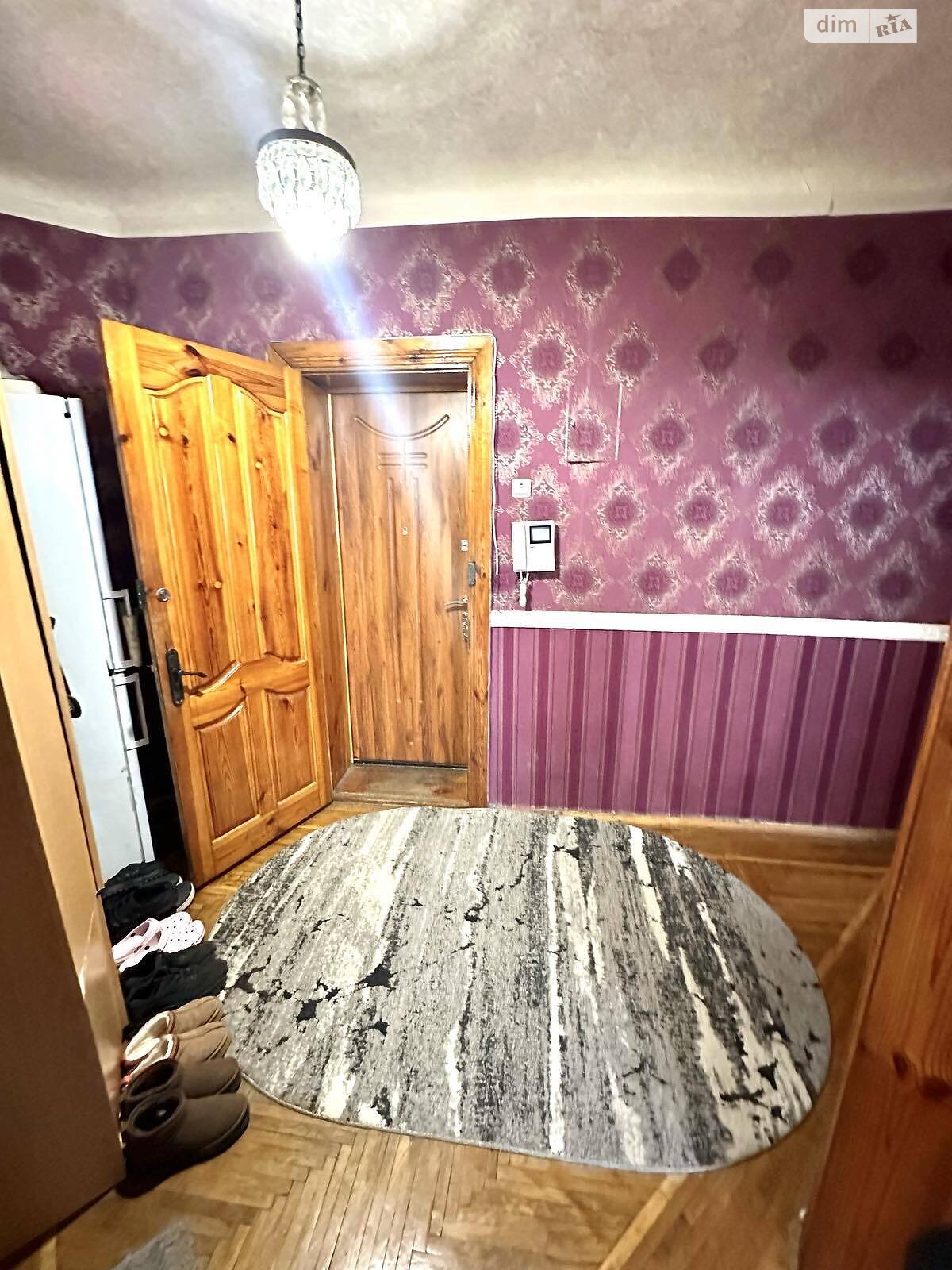 Продажа трехкомнатной квартиры в Белой Церкви, на пл. Торговая, район Центр фото 1 Продажа трехкомнатной квартиры в Белой Церкви, на пл. Торговая, район Центр фото 1
