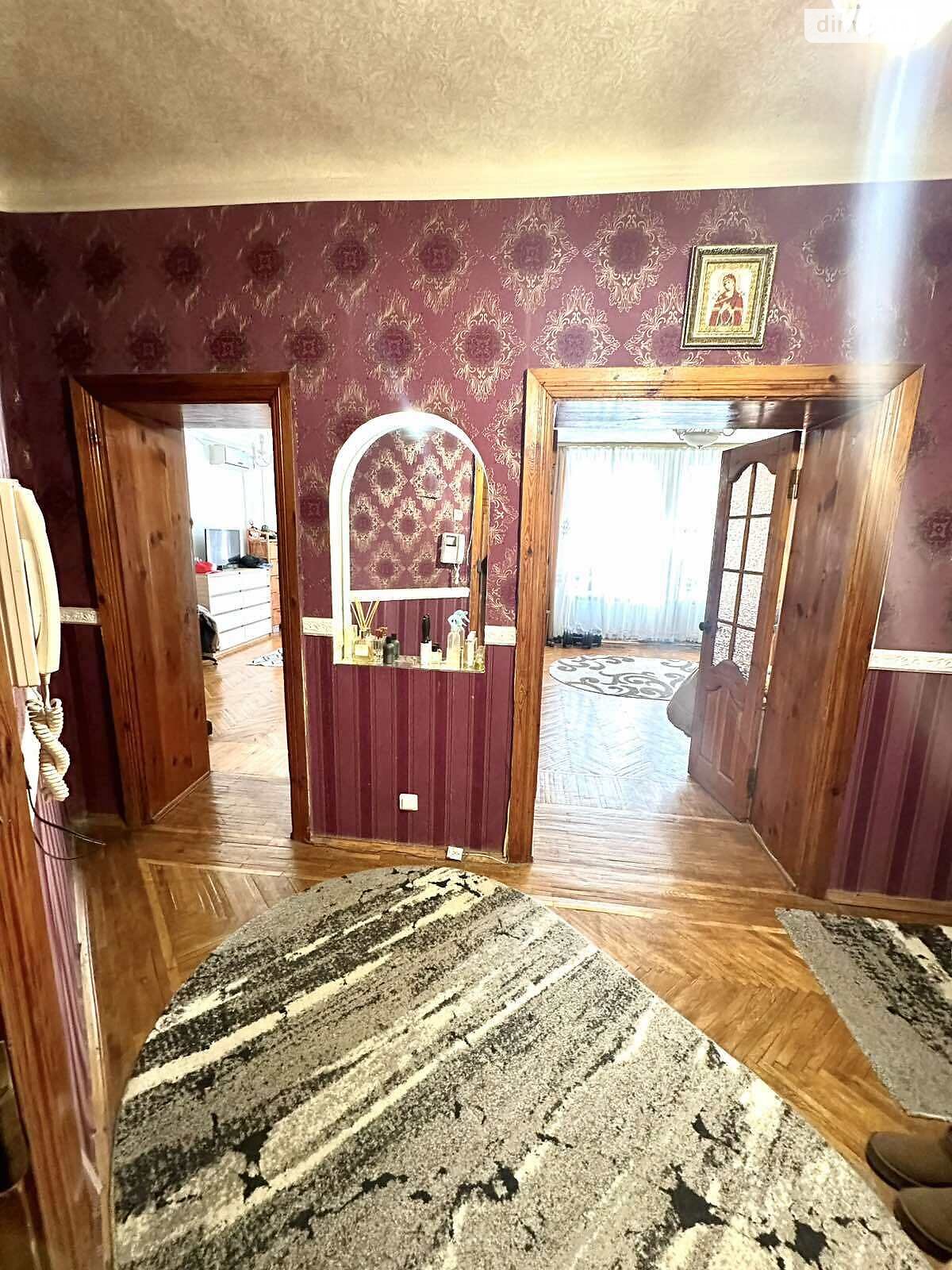 Продажа трехкомнатной квартиры в Белой Церкви, на пл. Торговая, район Центр фото 1 Продажа трехкомнатной квартиры в Белой Церкви, на пл. Торговая, район Центр фото 1