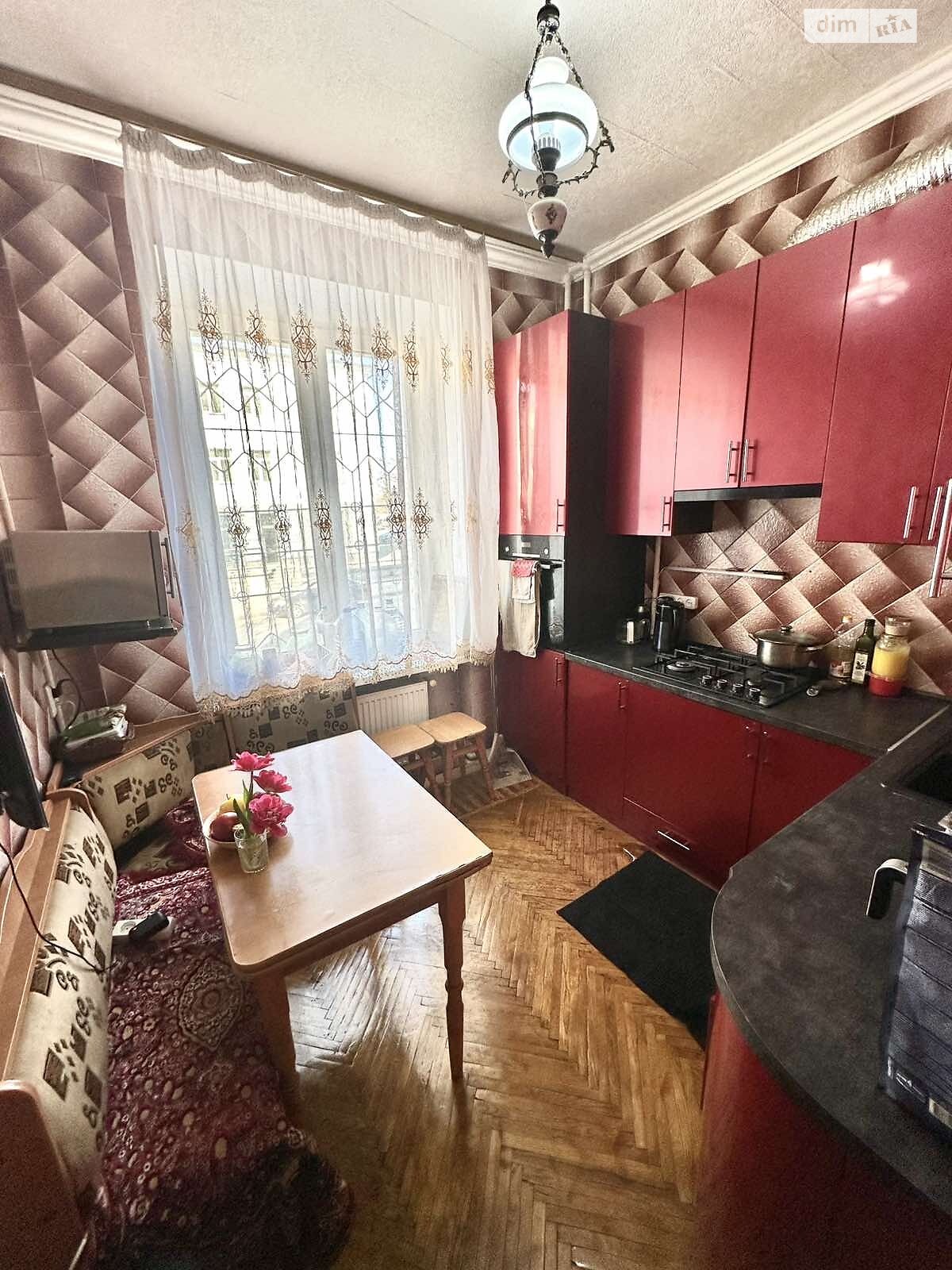 Продаж трикімнатної квартири в Білій Церкві, на пл. Торгова, район Центр фото 1 Продаж трикімнатної квартири в Білій Церкві, на пл. Торгова, район Центр фото 1